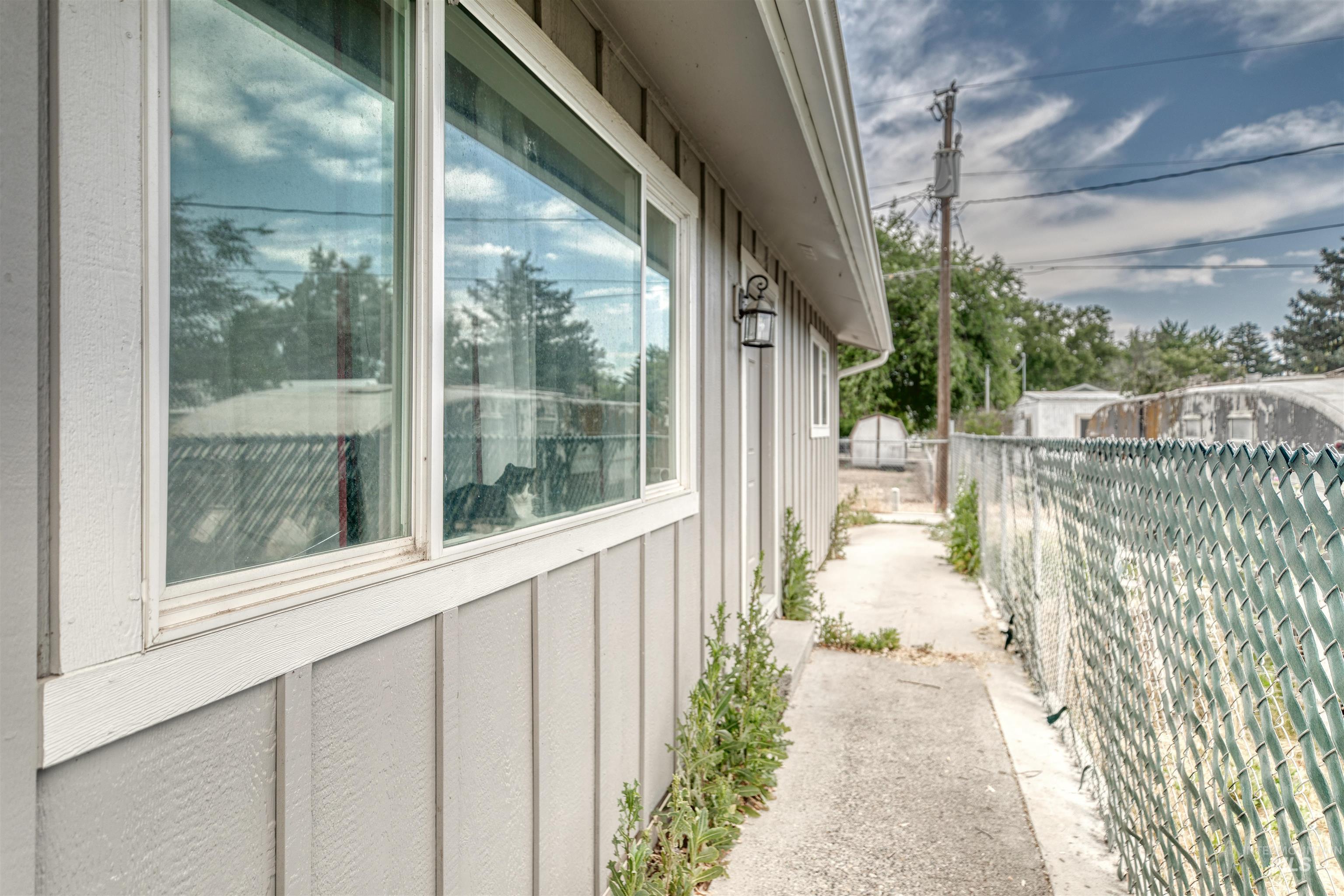 650/652 NW 6th St, Ontario, Oregon 97914, 2 Bedrooms, 1 Bathroom, Residential Income For Sale, Price $350,000,MLS 98951289