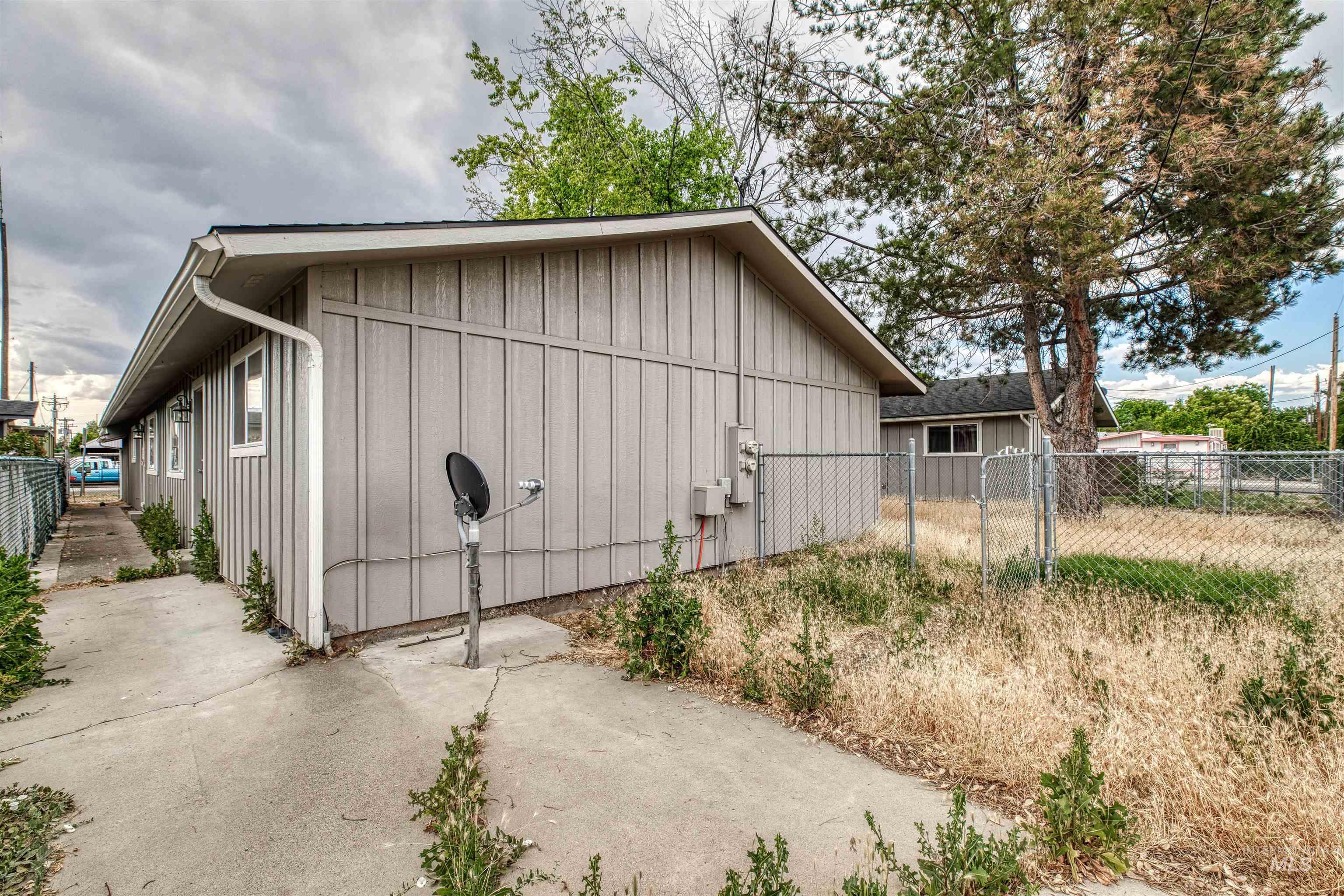 650/652 NW 6th St, Ontario, Oregon 97914, 2 Bedrooms, 1 Bathroom, Residential Income For Sale, Price $350,000,MLS 98951289