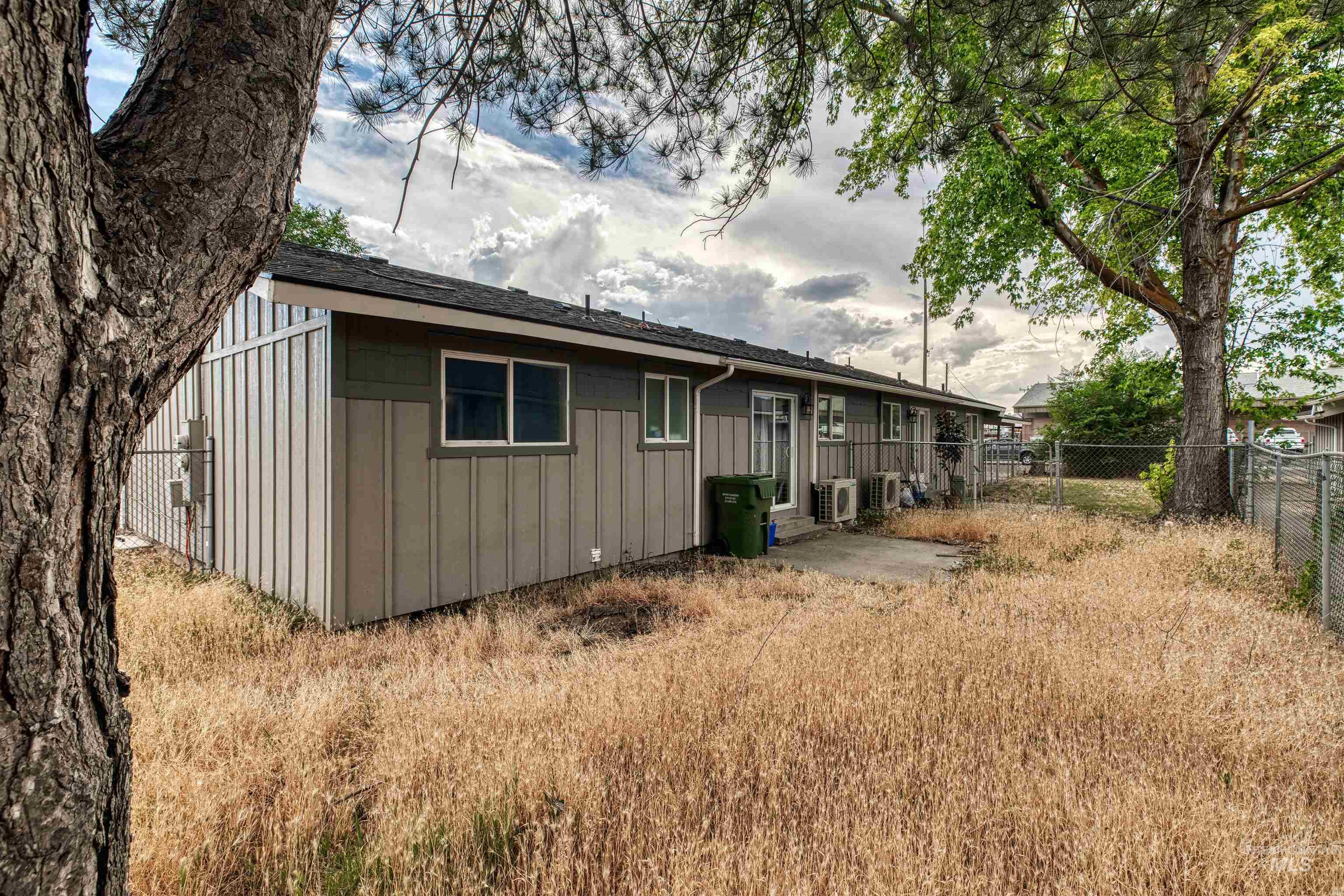 650/652 NW 6th St, Ontario, Oregon 97914, 2 Bedrooms, 1 Bathroom, Residential Income For Sale, Price $350,000,MLS 98951289