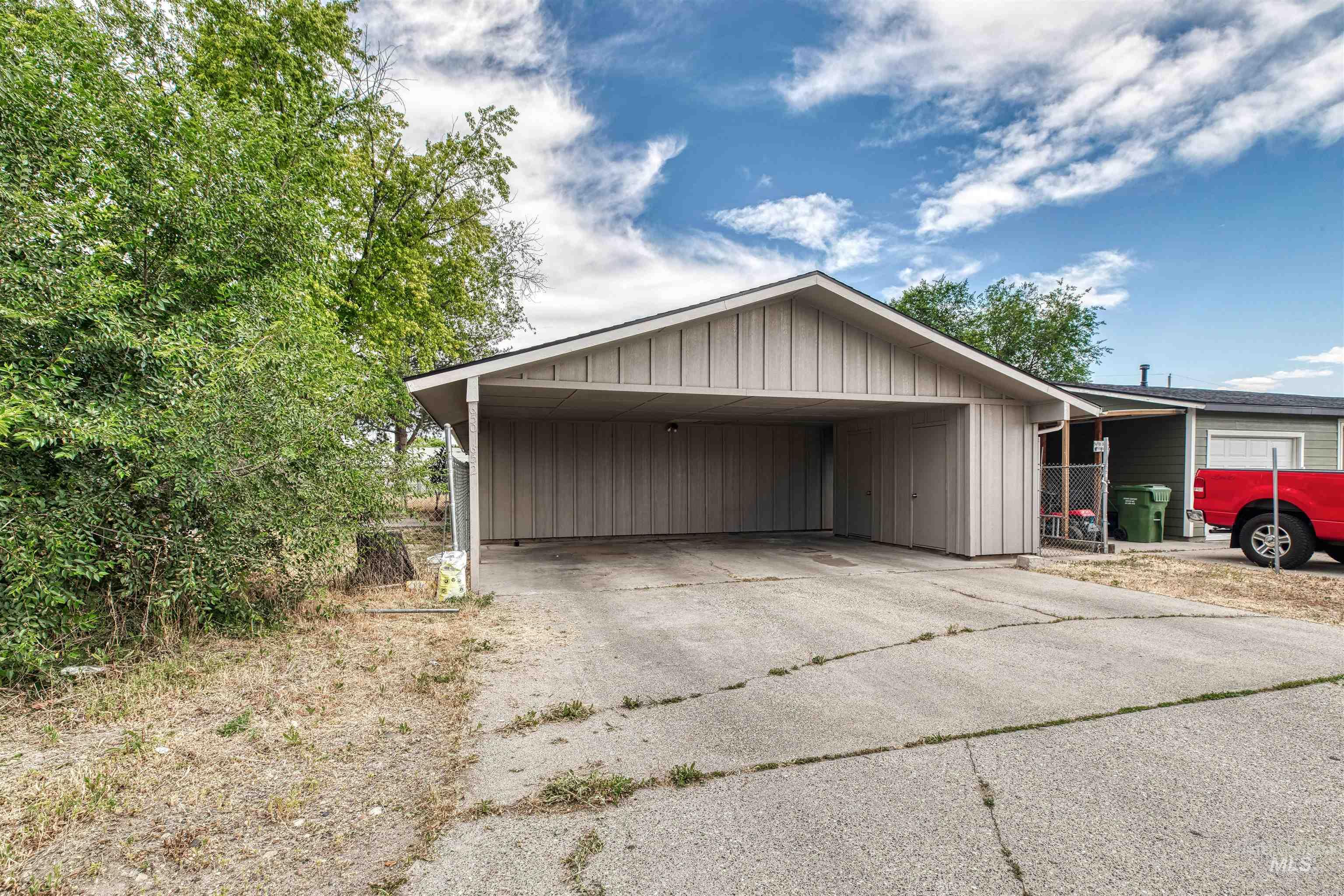 650/652 NW 6th St, Ontario, Oregon 97914, 2 Bedrooms, 1 Bathroom, Residential Income For Sale, Price $350,000,MLS 98951289