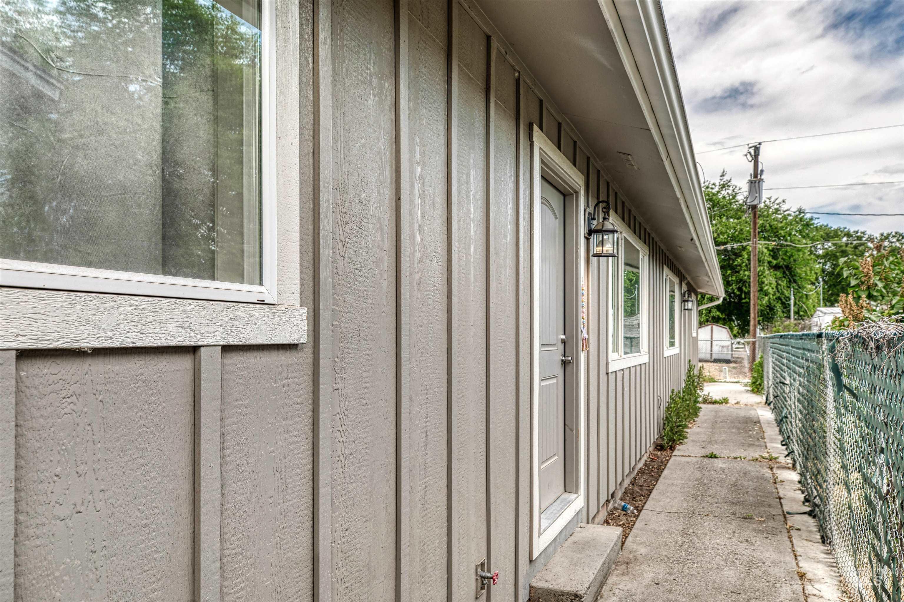 650/652 NW 6th St, Ontario, Oregon 97914, 2 Bedrooms, 1 Bathroom, Residential Income For Sale, Price $350,000,MLS 98951289