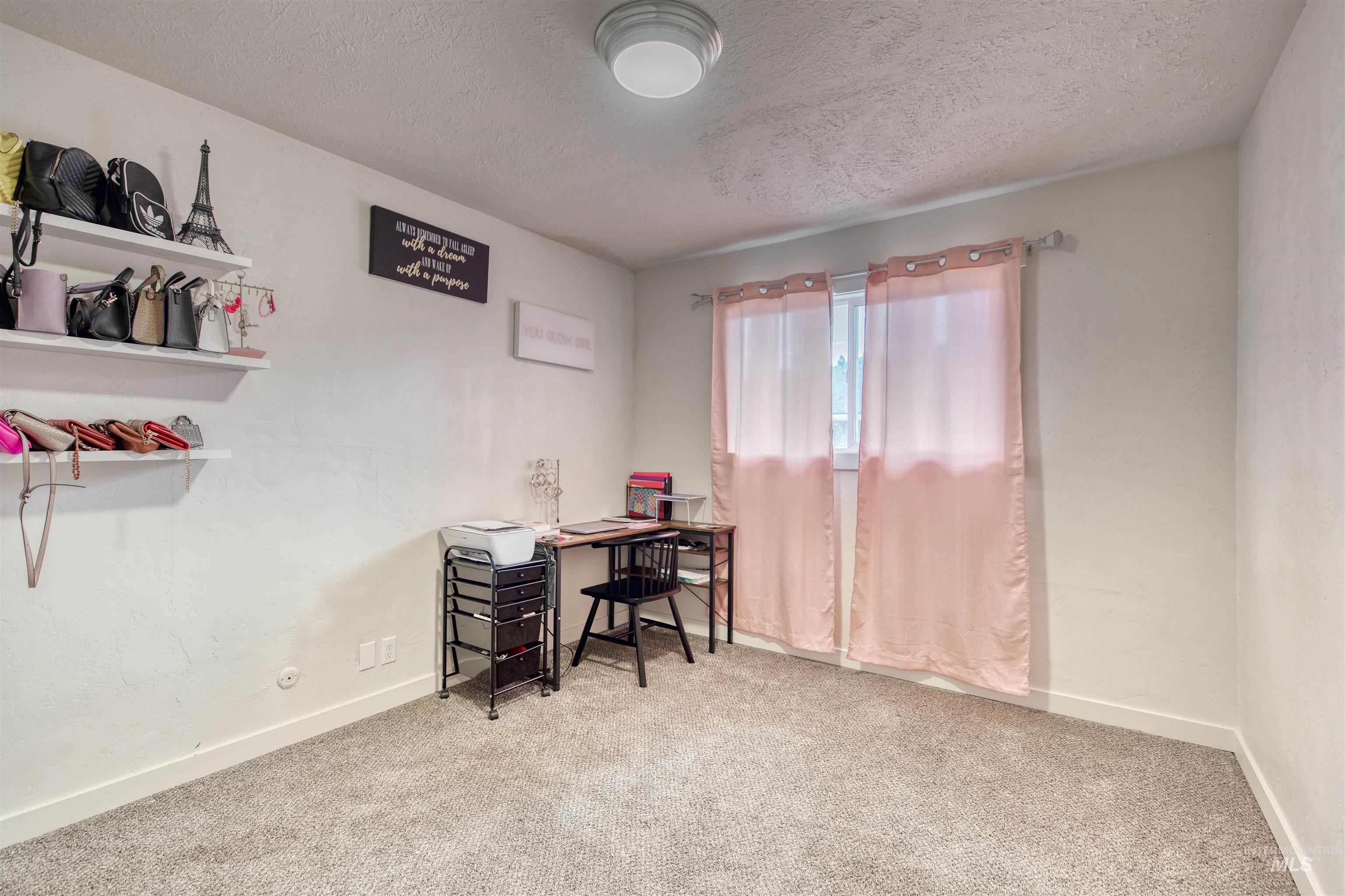 650/652 NW 6th St, Ontario, Oregon 97914, 2 Bedrooms, 1 Bathroom, Residential Income For Sale, Price $350,000,MLS 98951289