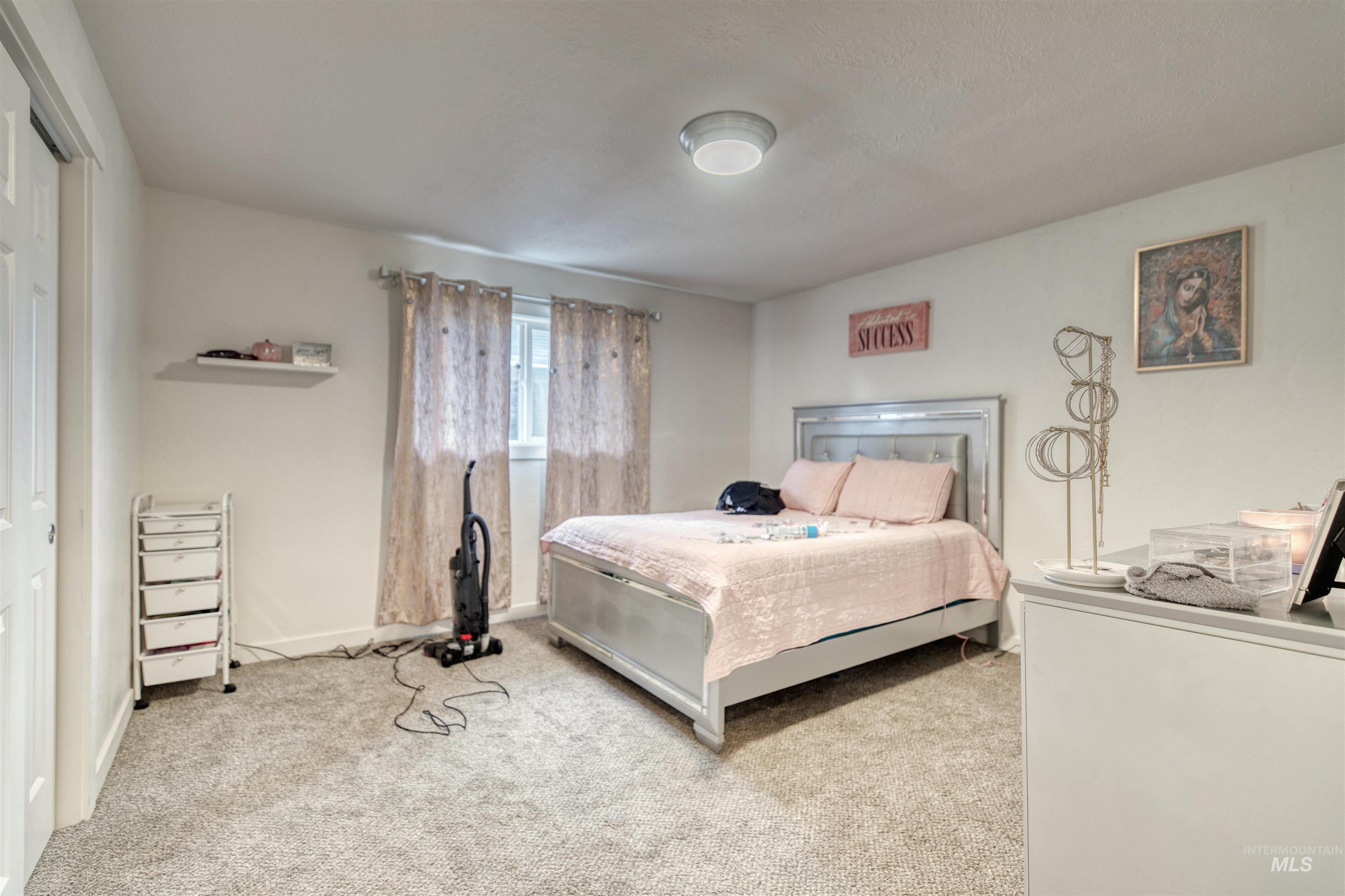 650/652 NW 6th St, Ontario, Oregon 97914, 2 Bedrooms, 1 Bathroom, Residential Income For Sale, Price $350,000,MLS 98951289