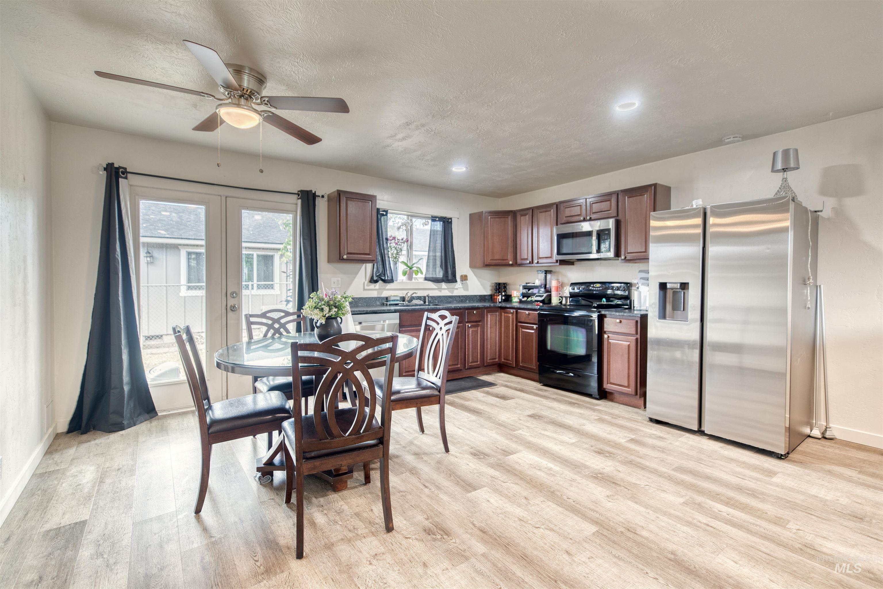 650/652 NW 6th St, Ontario, Oregon 97914, 2 Bedrooms, 1 Bathroom, Residential Income For Sale, Price $350,000,MLS 98951289