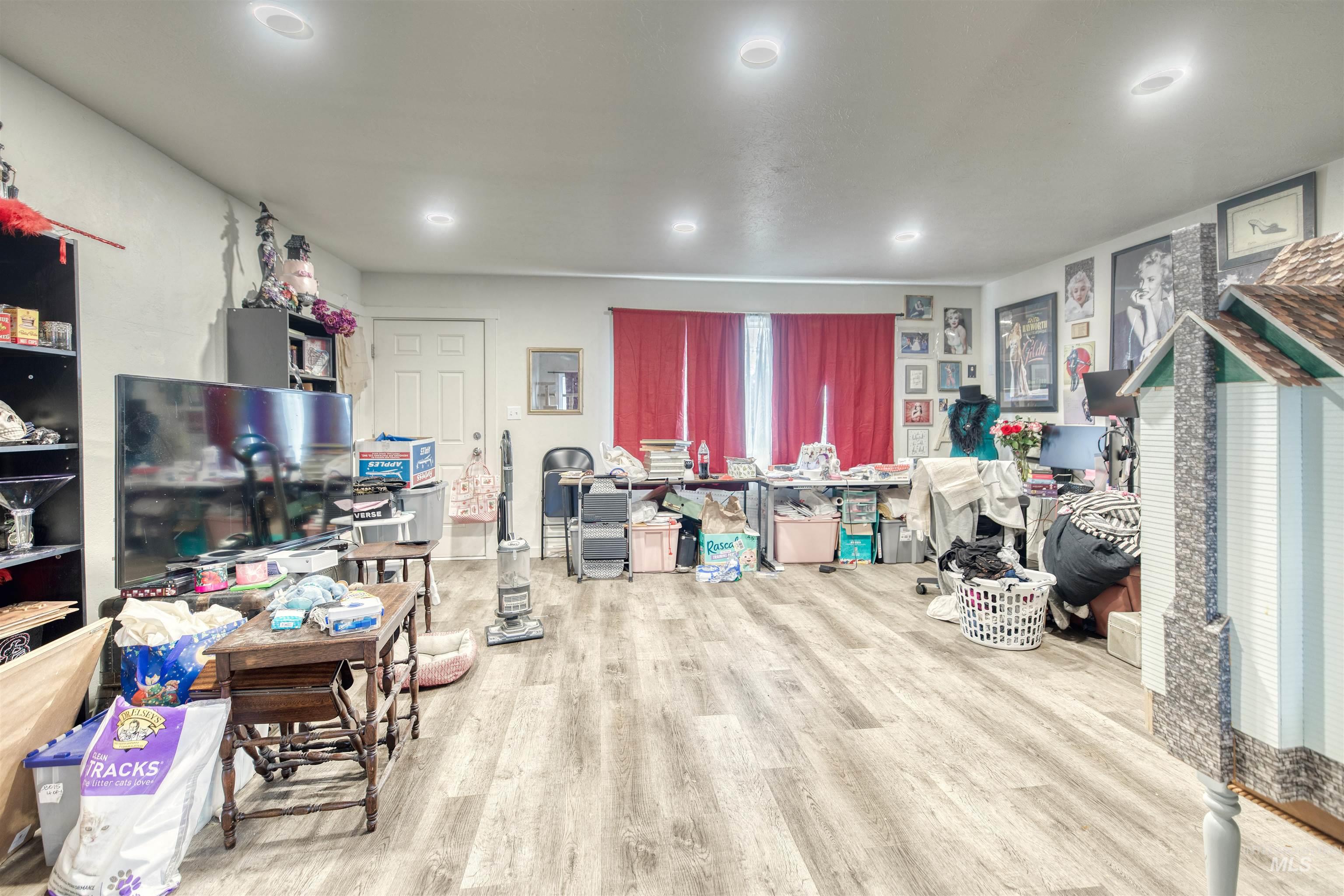 650/652 NW 6th St, Ontario, Oregon 97914, 2 Bedrooms, 1 Bathroom, Residential Income For Sale, Price $350,000,MLS 98951289