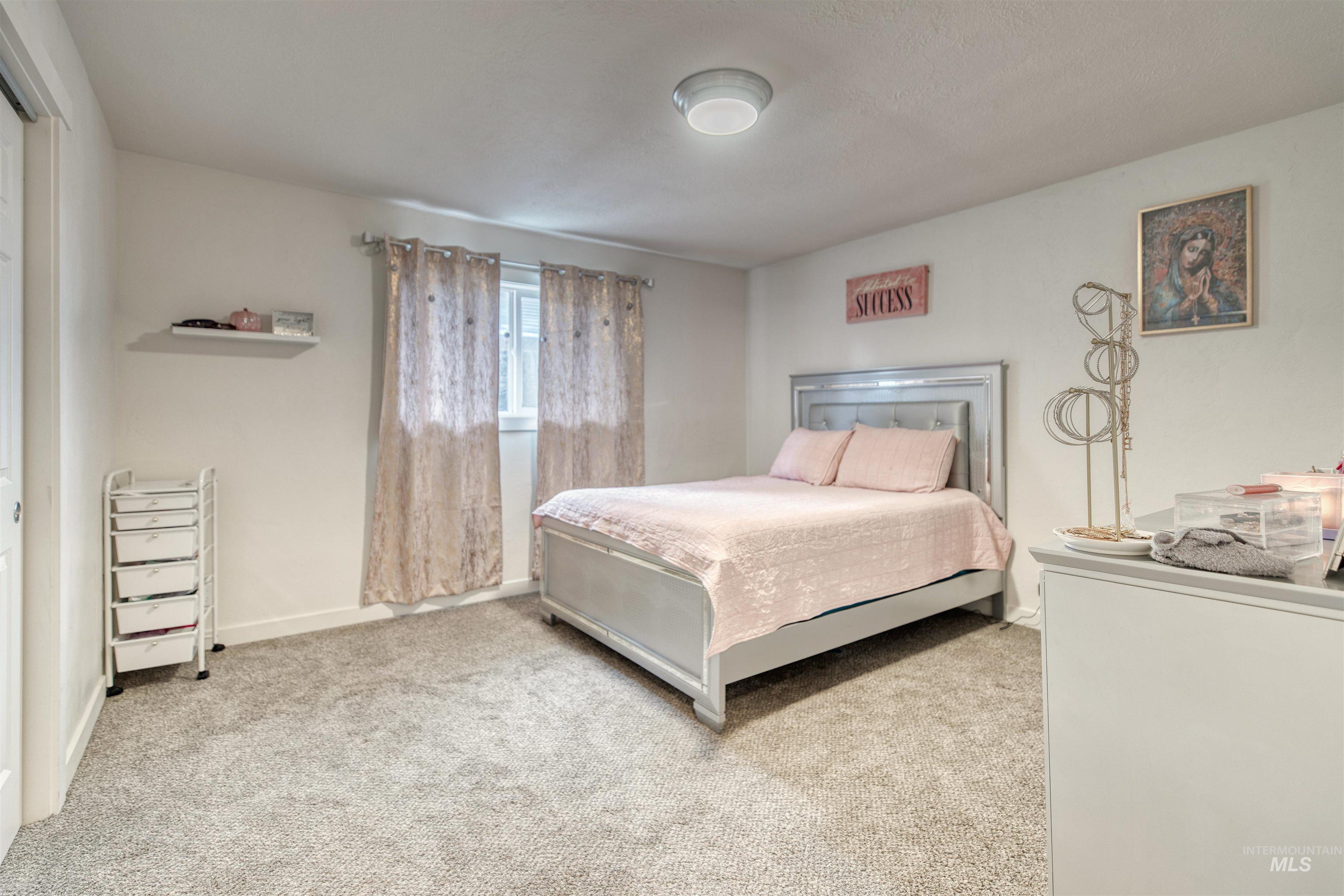 650/652 NW 6th St, Ontario, Oregon 97914, 2 Bedrooms, 1 Bathroom, Residential Income For Sale, Price $350,000,MLS 98951289