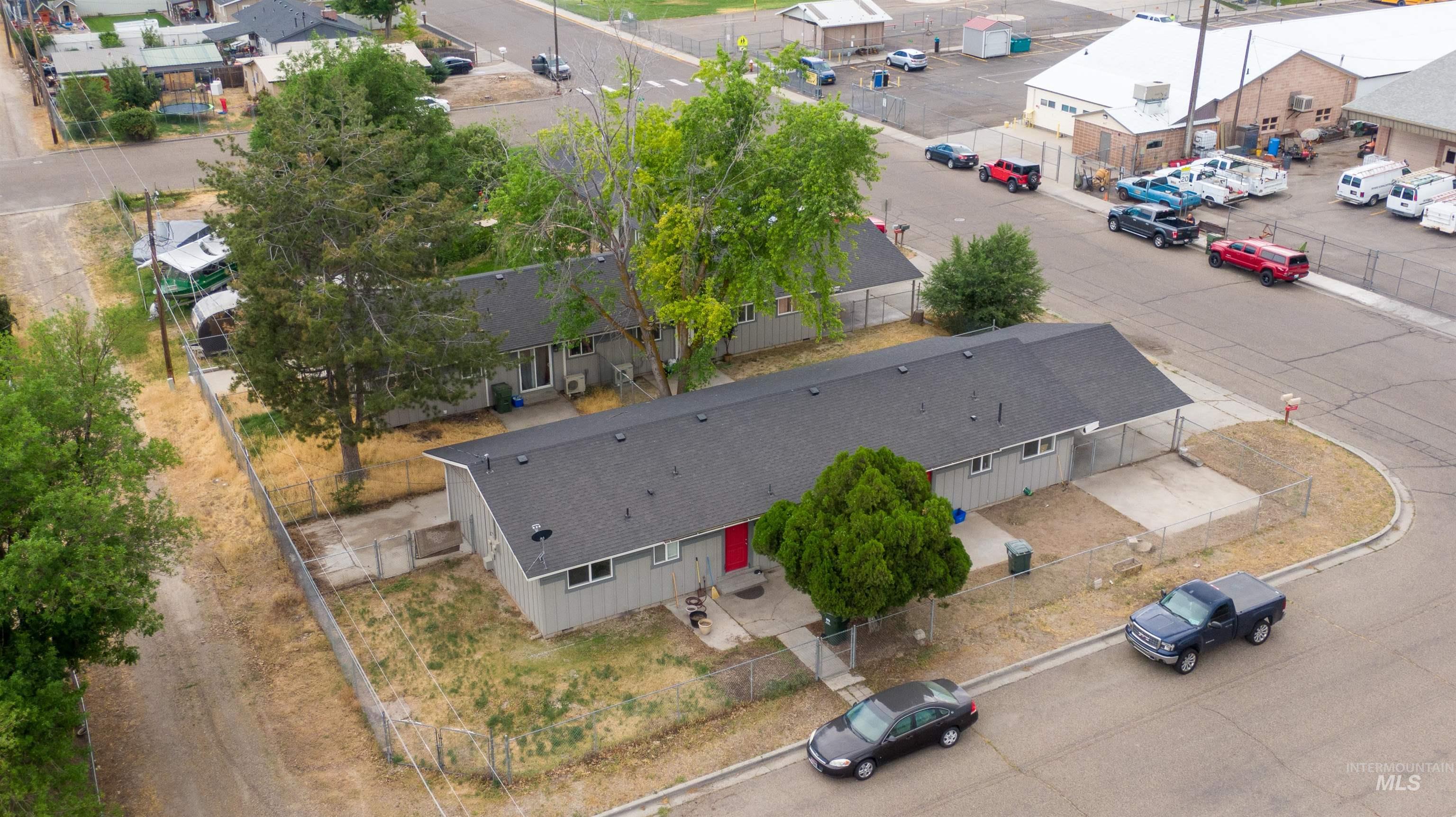 650/652 NW 6th St, Ontario, Oregon 97914, 2 Bedrooms, 1 Bathroom, Residential Income For Sale, Price $350,000,MLS 98951289