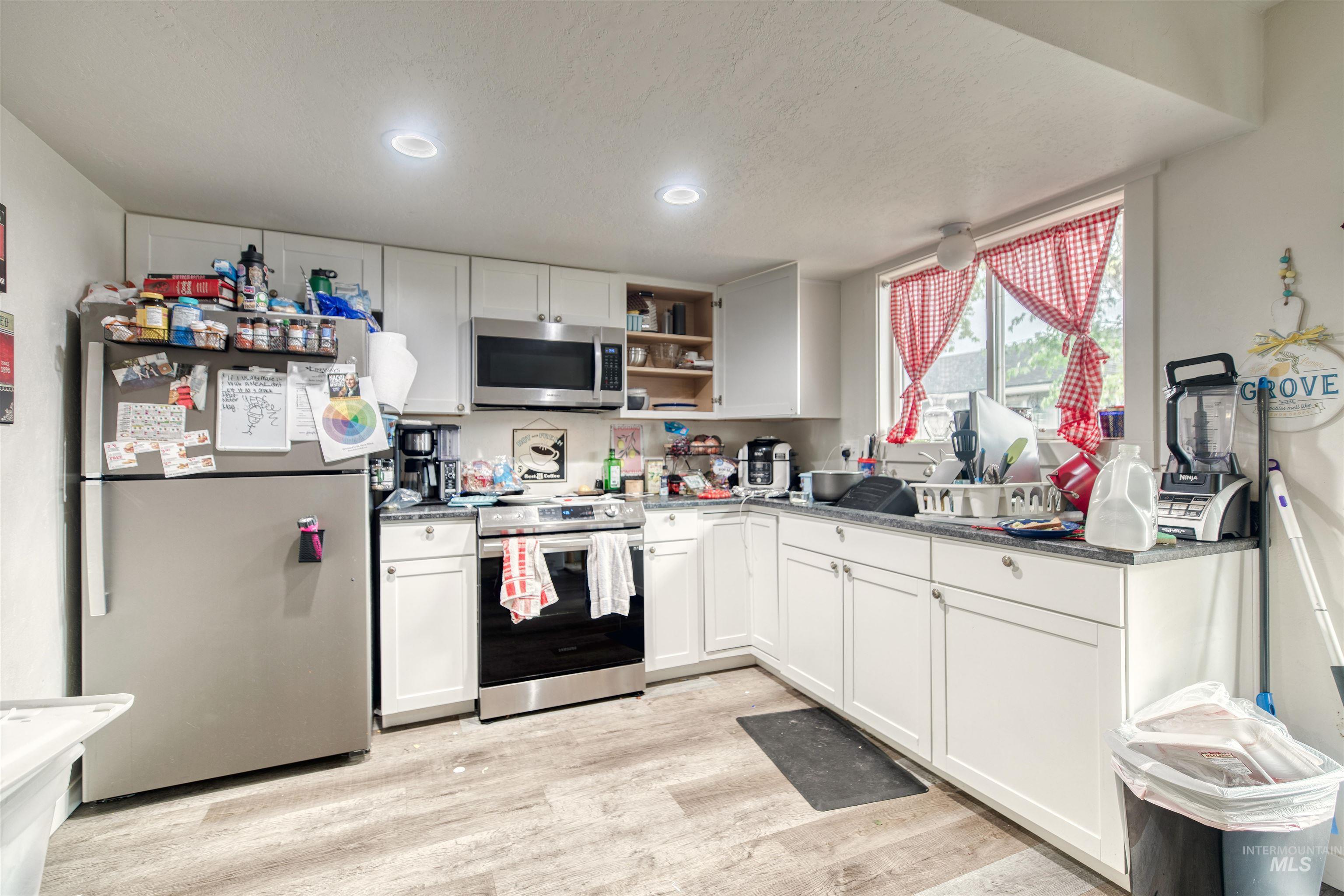 650/652 NW 6th St, Ontario, Oregon 97914, 2 Bedrooms, 1 Bathroom, Residential Income For Sale, Price $350,000,MLS 98951289