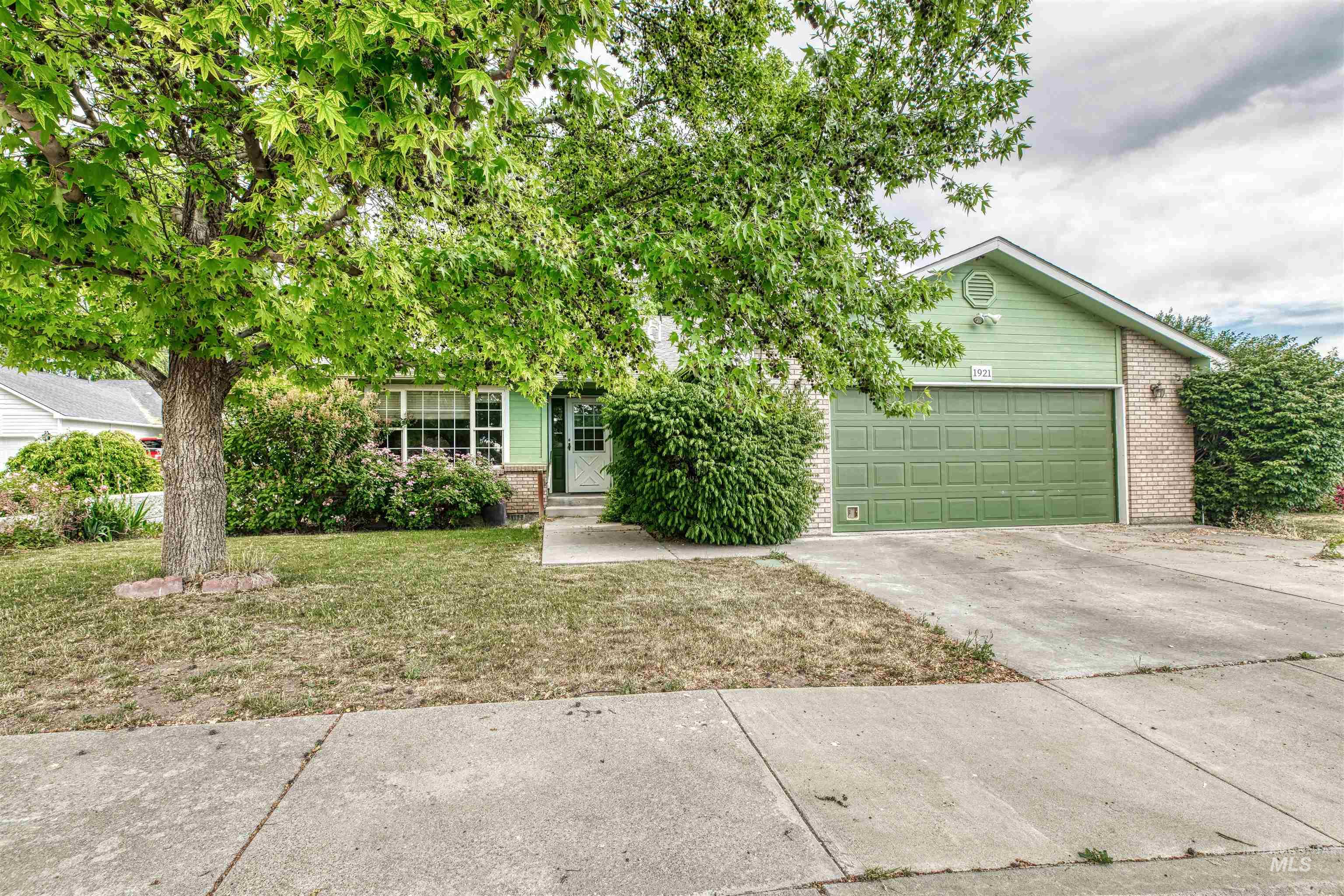 1921 Arcata Way, Ontario, Oregon 97914, 2 Bedrooms, 2 Bathrooms, Residential Income For Sale, Price $395,000, 98951298