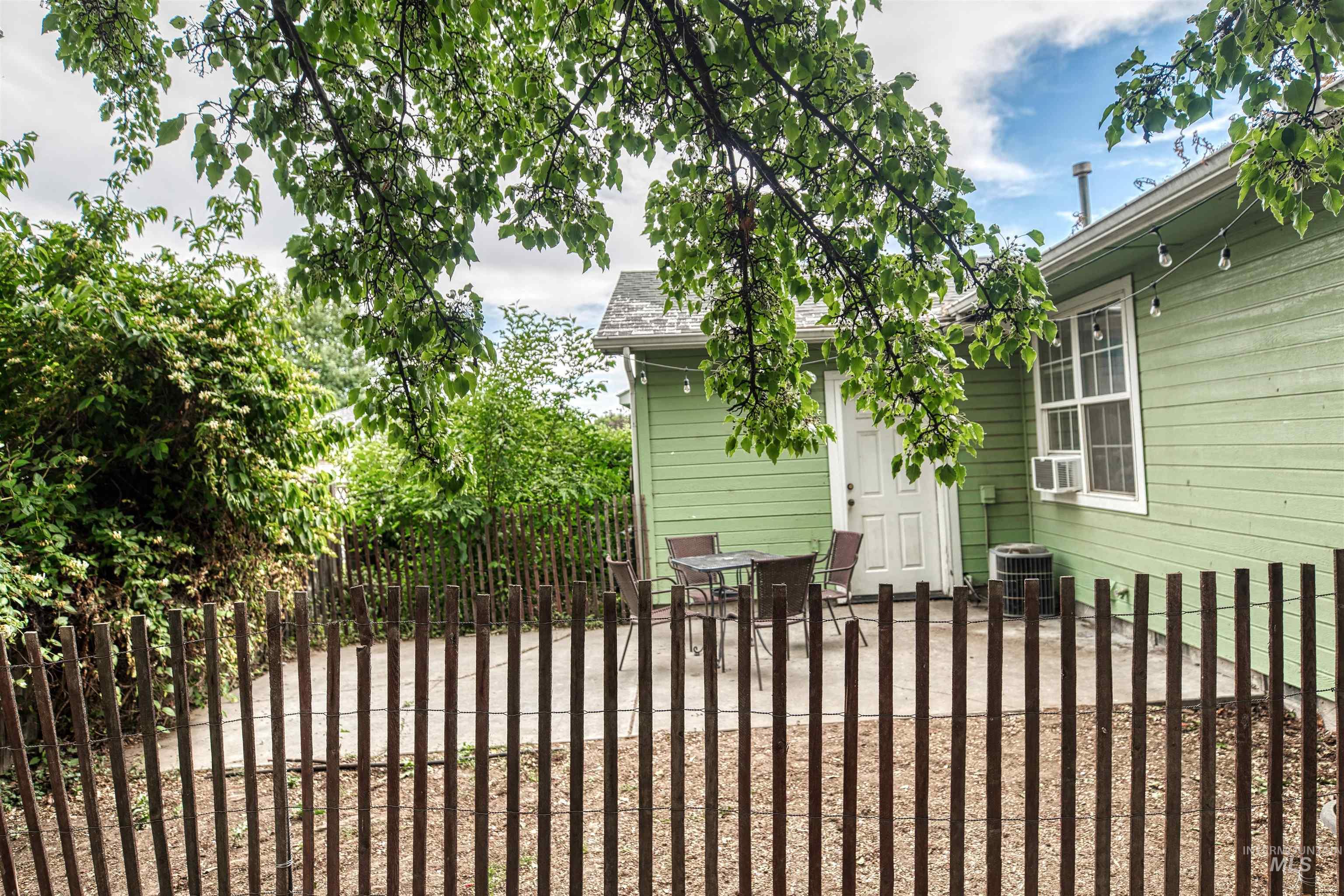 1921 Arcata Way, Ontario, Oregon 97914, 2 Bedrooms, 2 Bathrooms, Residential Income For Sale, Price $395,000, 98951298