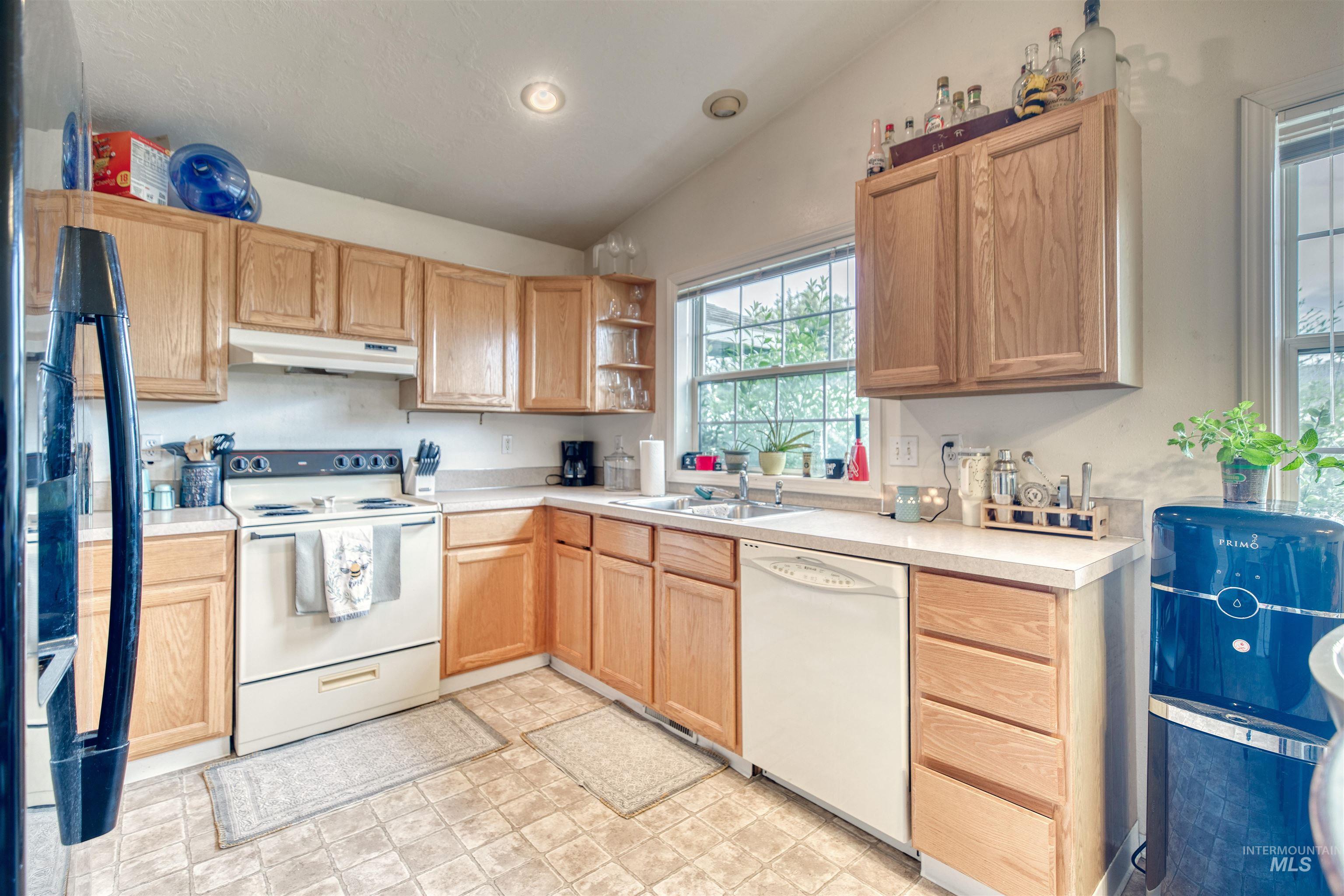 1921 Arcata Way, Ontario, Oregon 97914, 2 Bedrooms, 2 Bathrooms, Residential Income For Sale, Price $395,000, 98951298