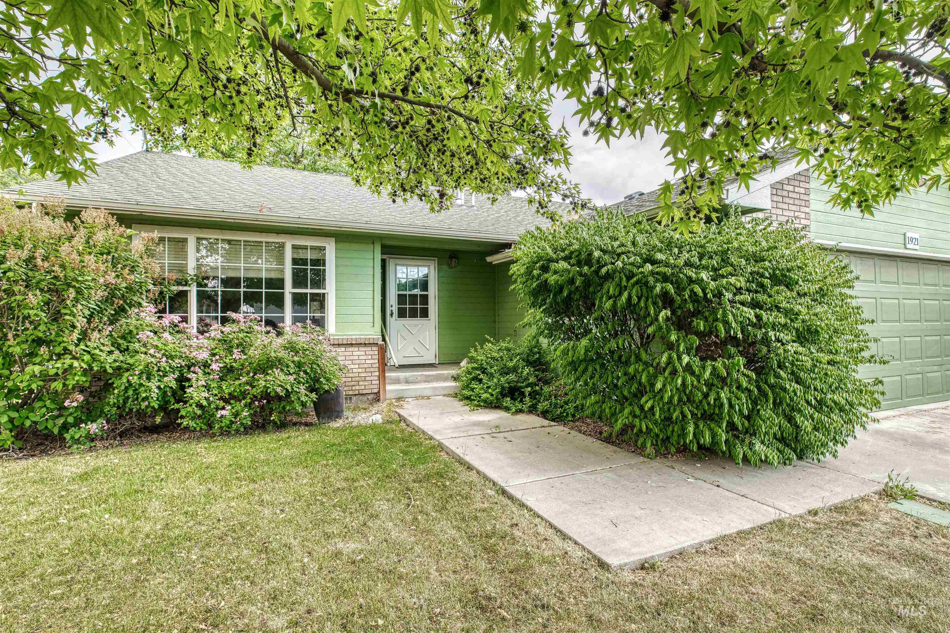 1921 Arcata Way, Ontario, Oregon 97914, 2 Bedrooms, 2 Bathrooms, Residential Income For Sale, Price $395,000, 98951298