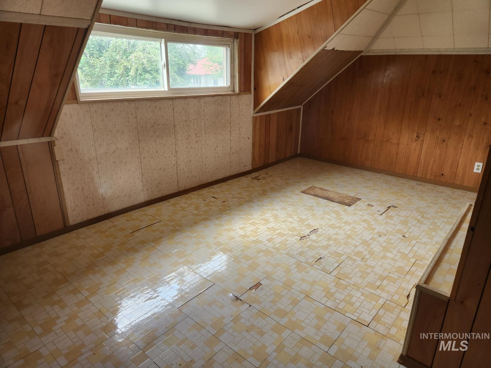 82 NW 3rd St, Ontario, Oregon 97914, 3 Bedrooms, 1 Bathroom, Residential For Sale, Price $252,000, 98951310