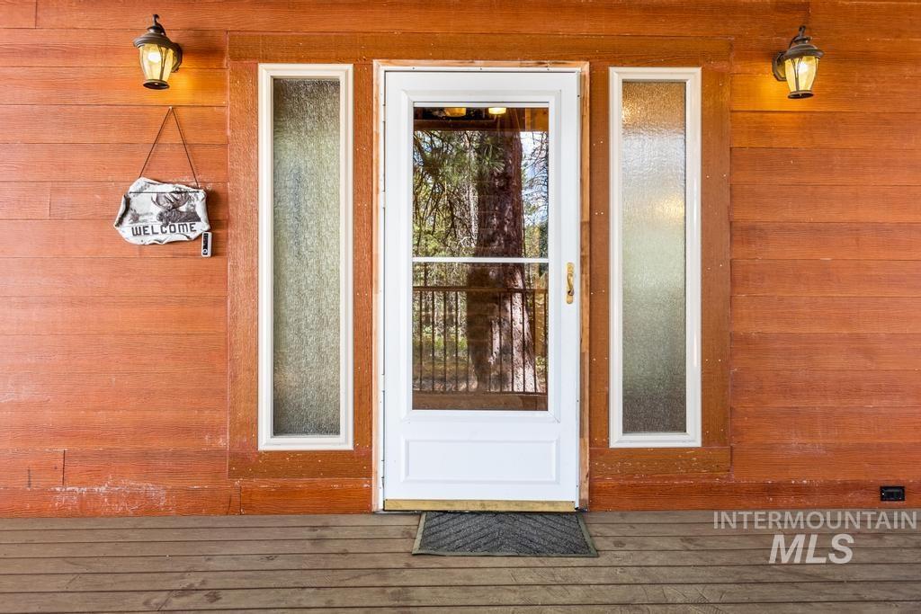 10389 Gamann Dr, Cascade, Idaho 83611-5441, 3 Bedrooms, 2.5 Bathrooms, Residential For Sale, Price $800,000,MLS 98951415