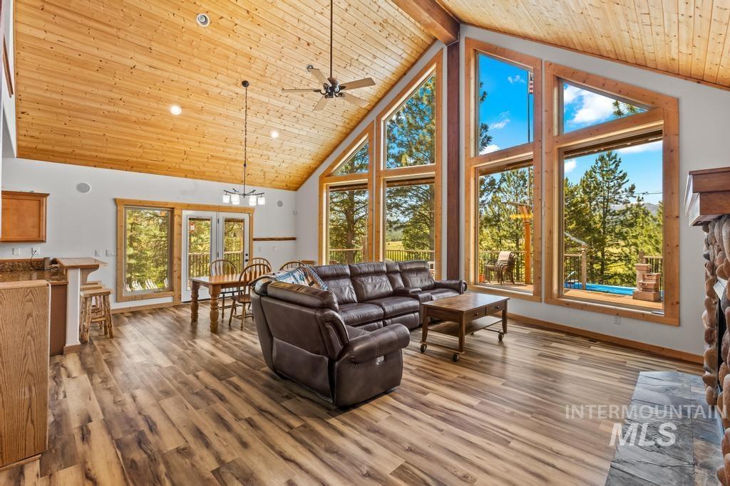 10389 Gamann Dr, Cascade, Idaho 83611-5441, 3 Bedrooms, 2.5 Bathrooms, Residential For Sale, Price $800,000,MLS 98951415