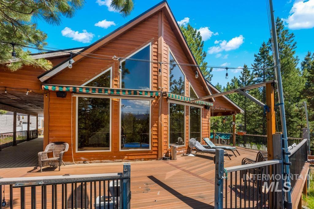 10389 Gamann Dr, Cascade, Idaho 83611-5441, 3 Bedrooms, 2.5 Bathrooms, Residential For Sale, Price $800,000,MLS 98951415