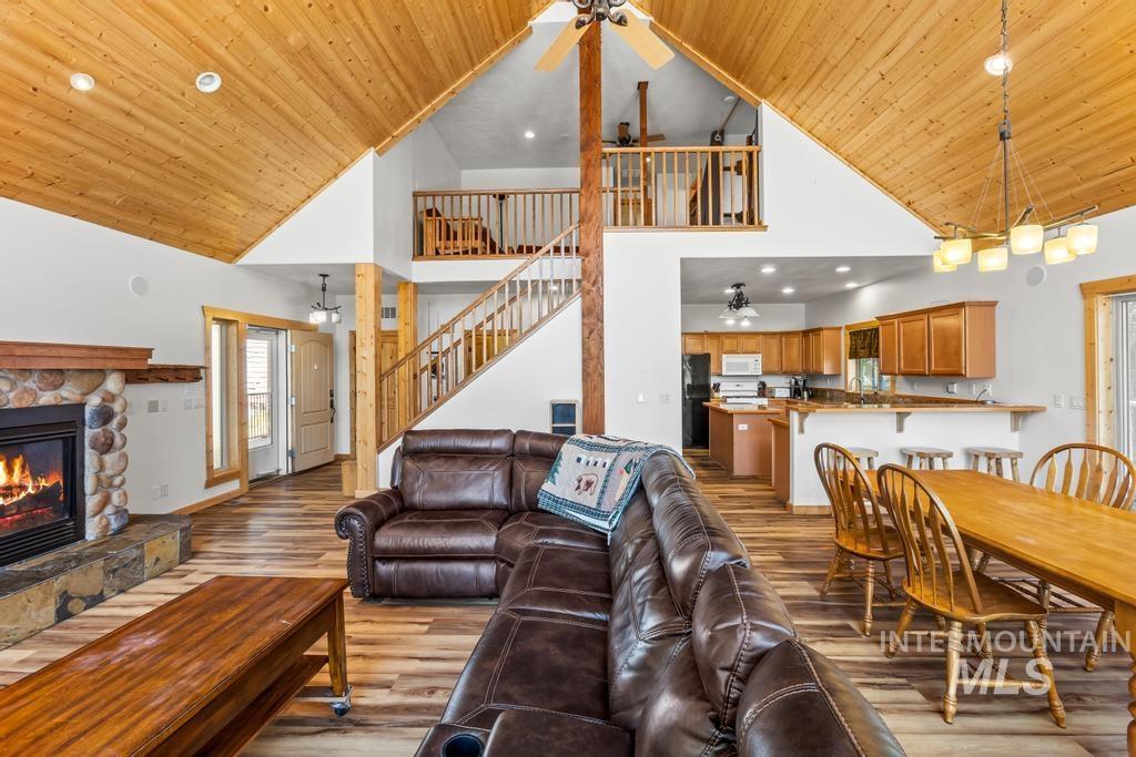 10389 Gamann Dr, Cascade, Idaho 83611-5441, 3 Bedrooms, 2.5 Bathrooms, Residential For Sale, Price $800,000,MLS 98951415