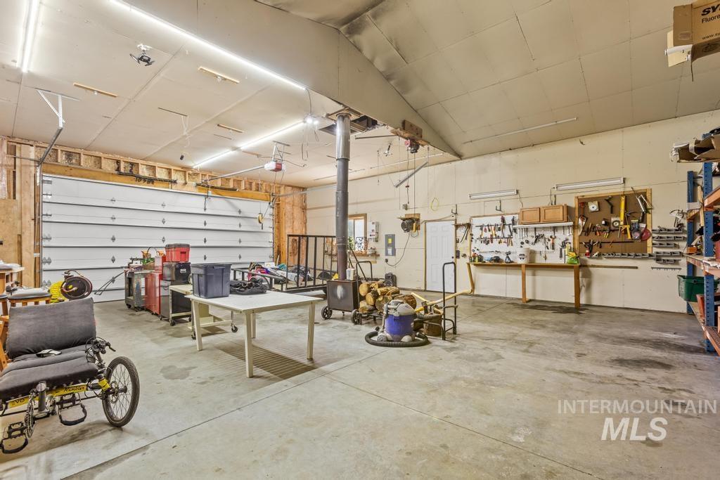 10389 Gamann Dr, Cascade, Idaho 83611-5441, 3 Bedrooms, 2.5 Bathrooms, Residential For Sale, Price $800,000,MLS 98951415