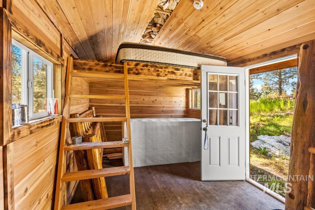 10389 Gamann Dr, Cascade, Idaho 83611-5441, 3 Bedrooms, 2.5 Bathrooms, Residential For Sale, Price $800,000,MLS 98951415