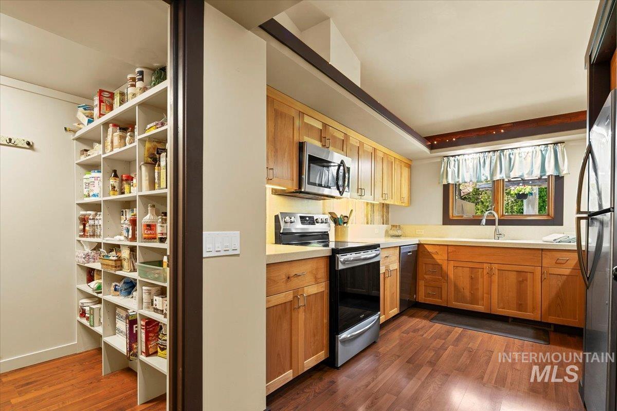 101 & 103 Minot Street, Middleton, Idaho 83644, 5 Bedrooms, 3 Bathrooms, Residential For Sale, Price $931,000,MLS 98951464