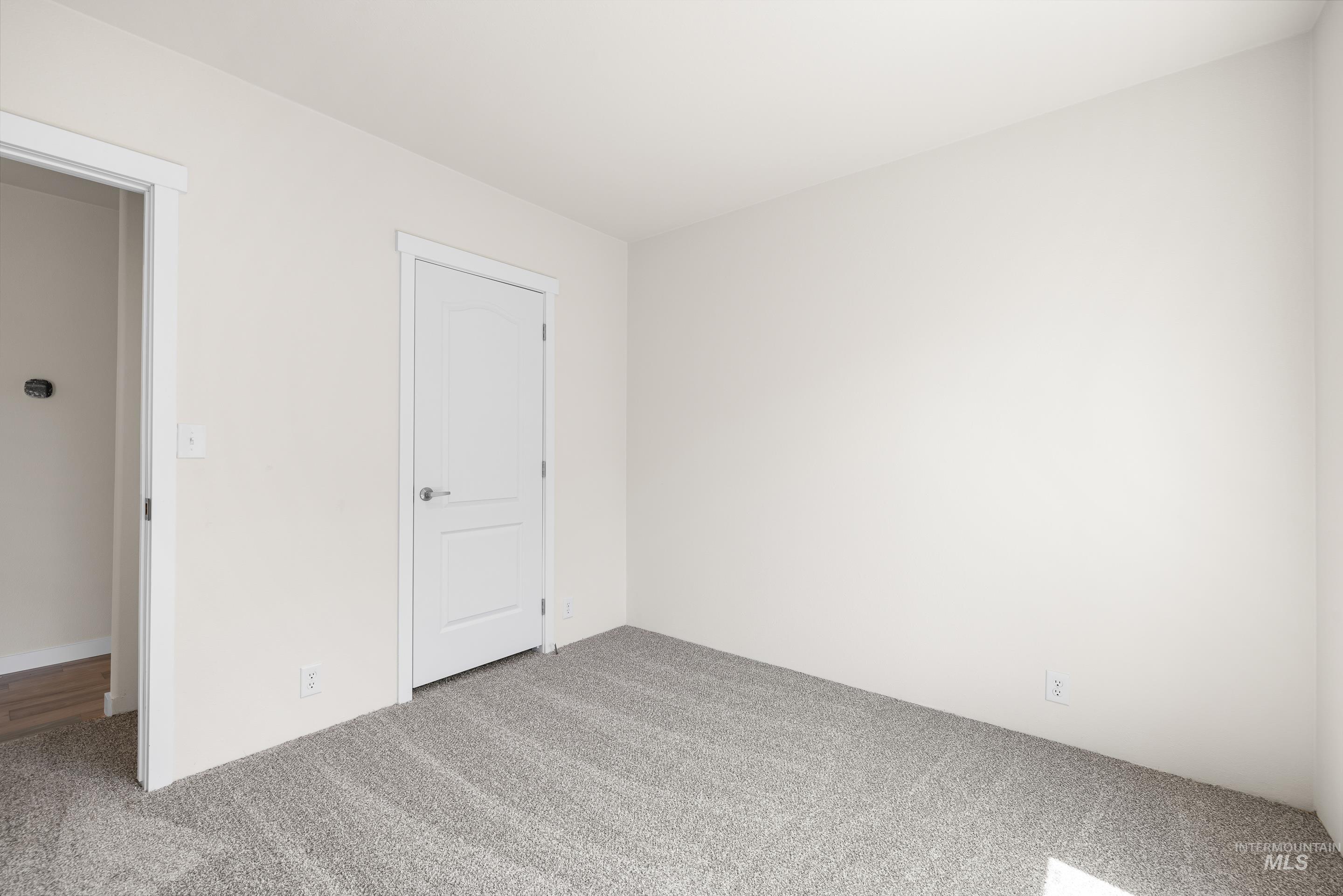 Empty room with carpet