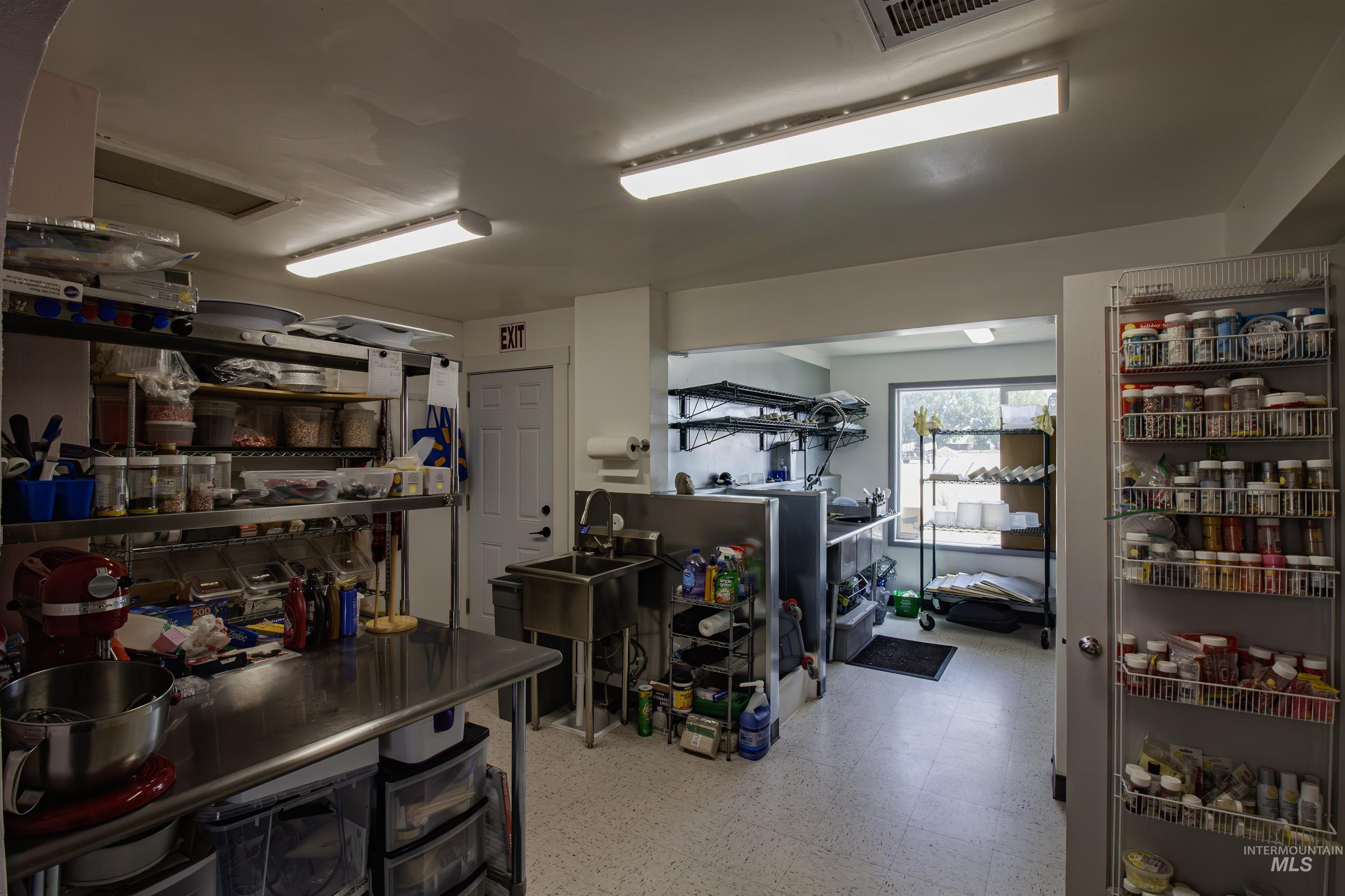 220 S Iowa Avenue, Fruitland, Idaho 83619, Business/Commercial For Sale, Price $219,900, 98951678