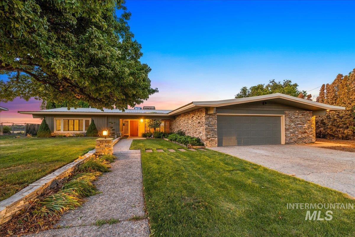 2401 Terrace Drive, Caldwell, Idaho 83605, 2 Bedrooms, 3 Bathrooms, Residential For Sale, Price $629,000,MLS 98951766