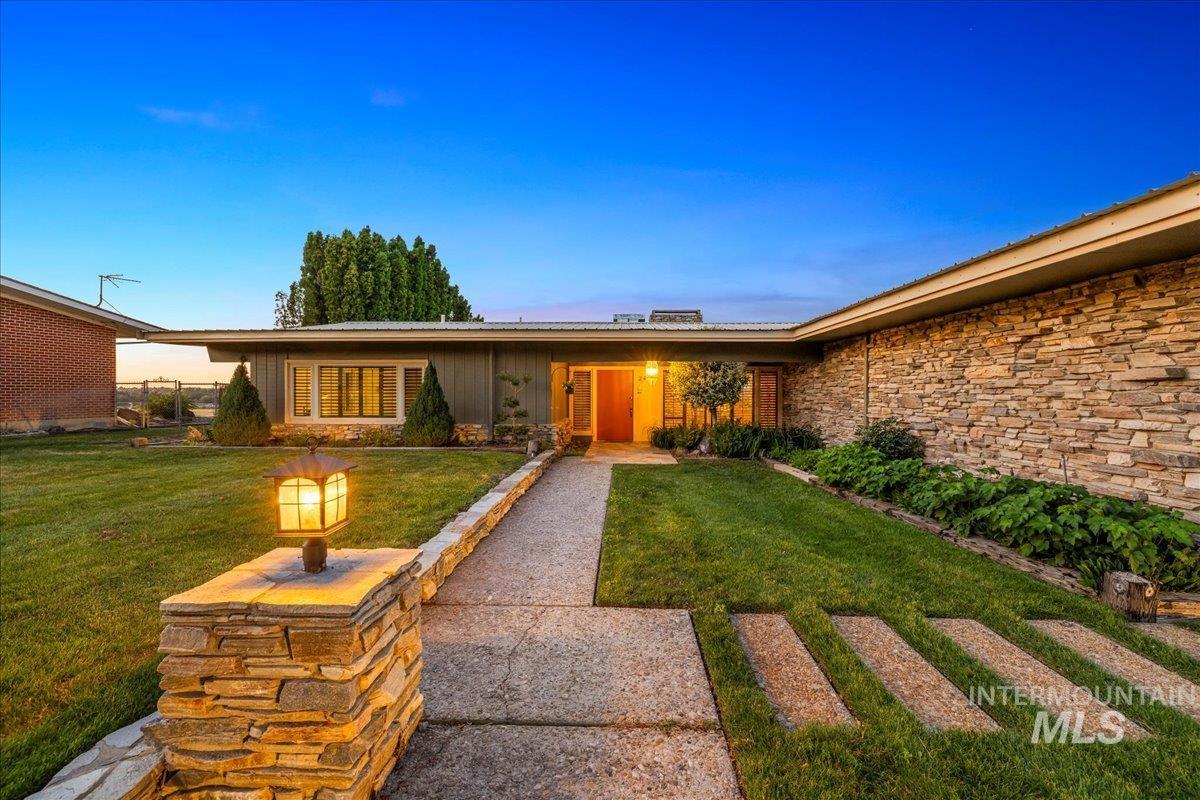 2401 Terrace Drive, Caldwell, Idaho 83605, 2 Bedrooms, 3 Bathrooms, Residential For Sale, Price $629,000,MLS 98951766