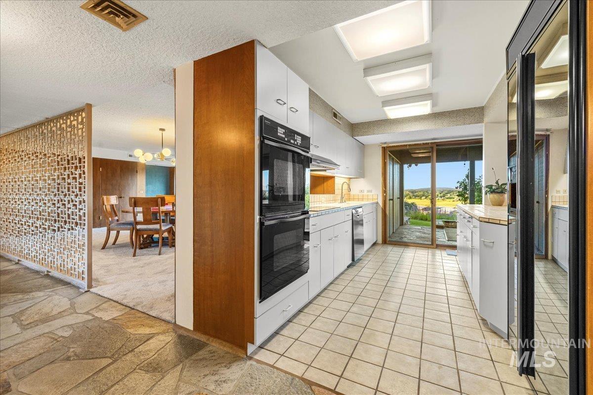 2401 Terrace Drive, Caldwell, Idaho 83605, 2 Bedrooms, 3 Bathrooms, Residential For Sale, Price $629,000,MLS 98951766