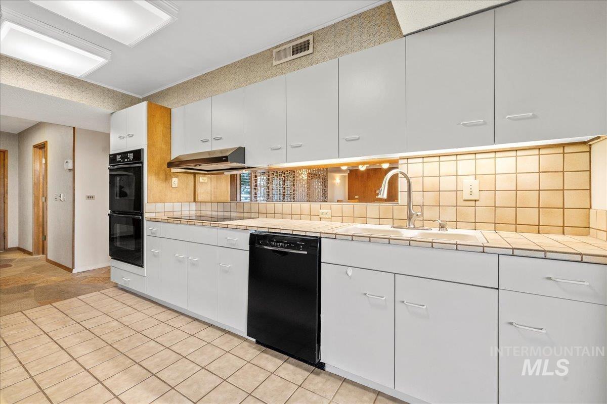 2401 Terrace Drive, Caldwell, Idaho 83605, 2 Bedrooms, 3 Bathrooms, Residential For Sale, Price $629,000,MLS 98951766