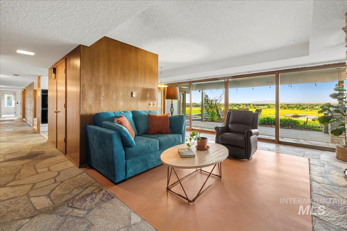 2401 Terrace Drive, Caldwell, Idaho 83605, 2 Bedrooms, 3 Bathrooms, Residential For Sale, Price $629,000,MLS 98951766