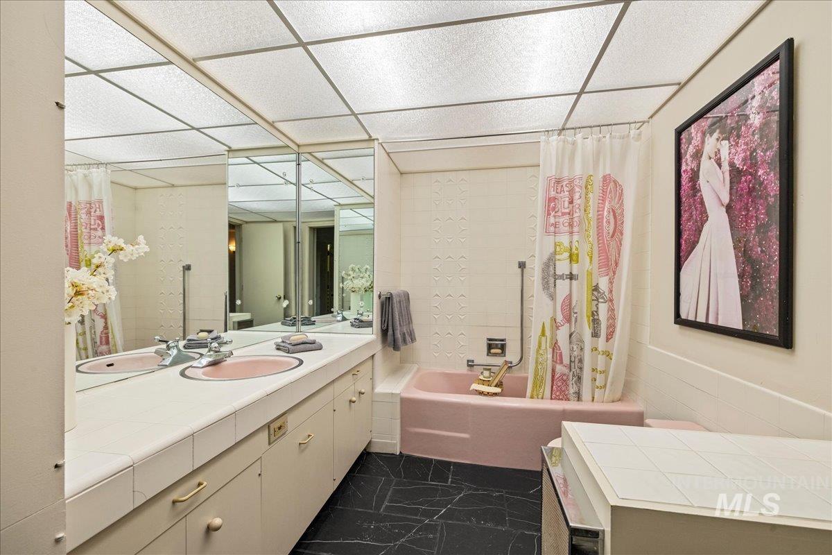 2401 Terrace Drive, Caldwell, Idaho 83605, 2 Bedrooms, 3 Bathrooms, Residential For Sale, Price $629,000,MLS 98951766