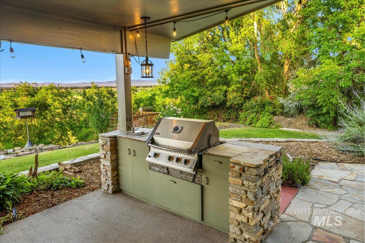 2401 Terrace Drive, Caldwell, Idaho 83605, 2 Bedrooms, 3 Bathrooms, Residential For Sale, Price $629,000,MLS 98951766