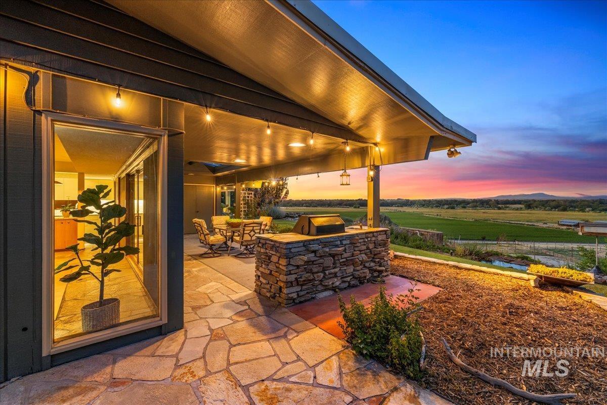 2401 Terrace Drive, Caldwell, Idaho 83605, 2 Bedrooms, 3 Bathrooms, Residential For Sale, Price $629,000,MLS 98951766