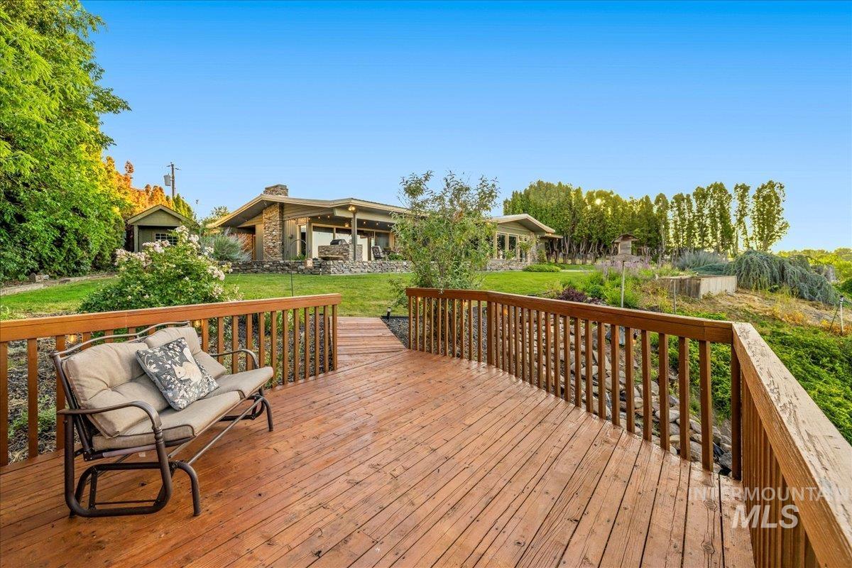 2401 Terrace Drive, Caldwell, Idaho 83605, 2 Bedrooms, 3 Bathrooms, Residential For Sale, Price $629,000,MLS 98951766