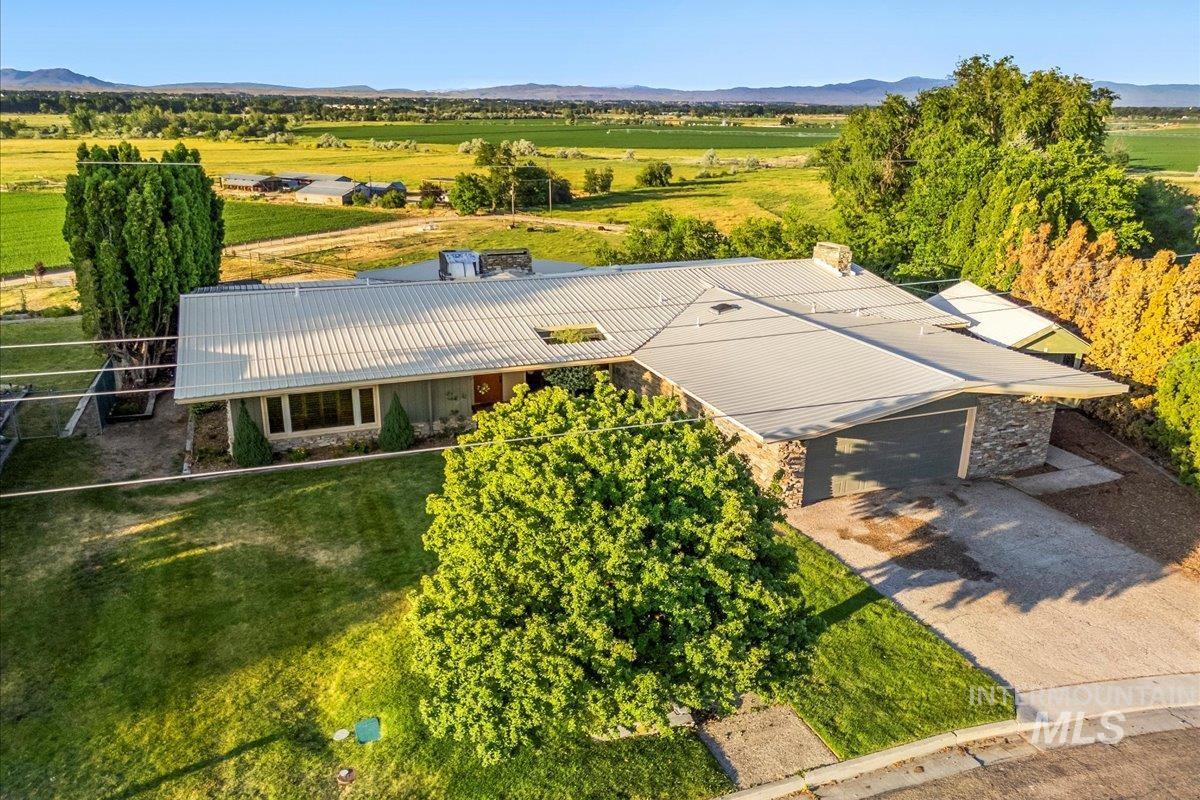 2401 Terrace Drive, Caldwell, Idaho 83605, 2 Bedrooms, 3 Bathrooms, Residential For Sale, Price $629,000,MLS 98951766