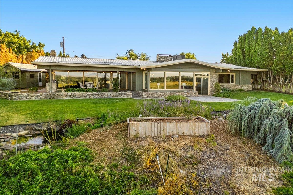 2401 Terrace Drive, Caldwell, Idaho 83605, 2 Bedrooms, 3 Bathrooms, Residential For Sale, Price $629,000,MLS 98951766