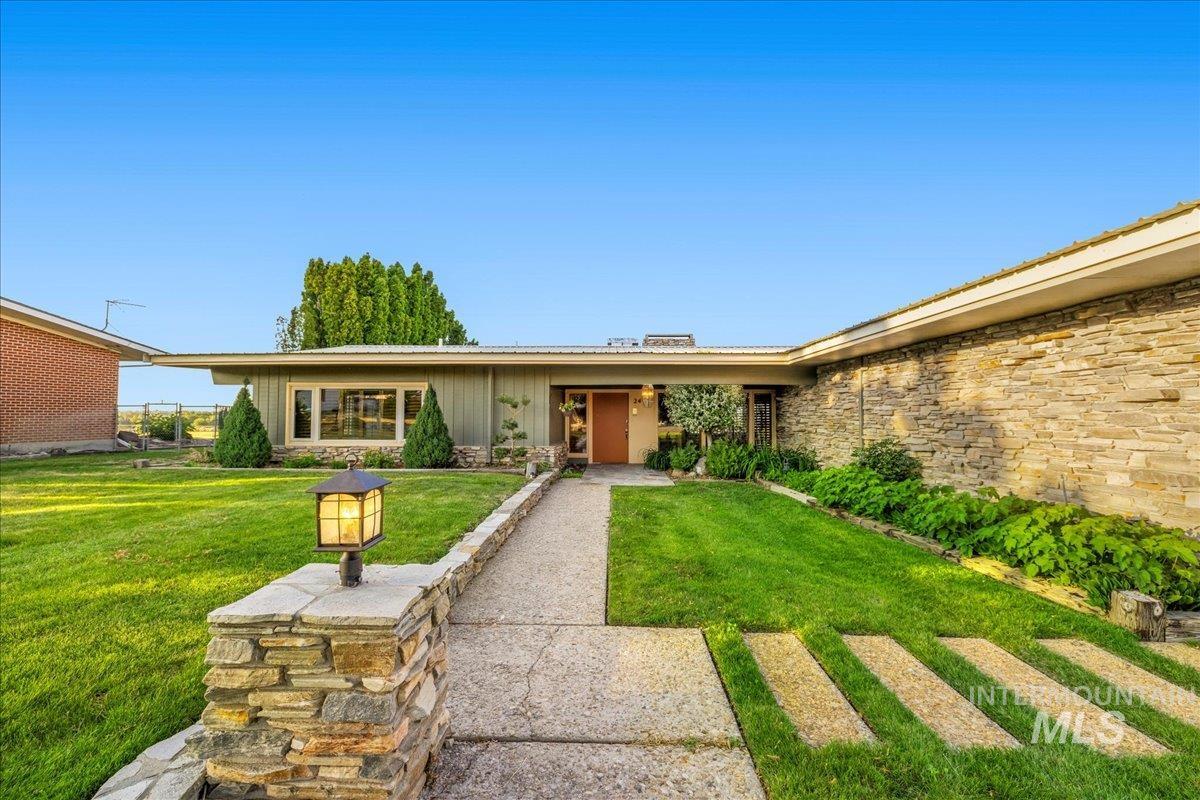 2401 Terrace Drive, Caldwell, Idaho 83605, 2 Bedrooms, 3 Bathrooms, Residential For Sale, Price $629,000,MLS 98951766