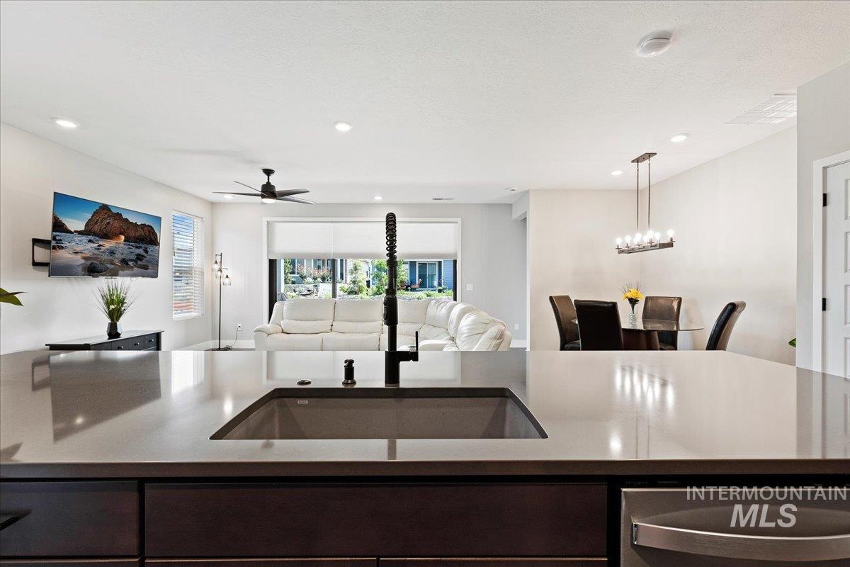 12136 S Glory Ln, Kuna, Idaho 83634-2769, 2 Bedrooms, 2 Bathrooms, Residential For Sale, Price $499,900,MLS 98951844