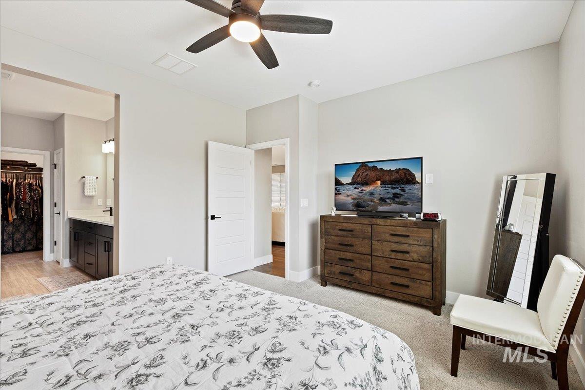 12136 S Glory Ln, Kuna, Idaho 83634-2769, 2 Bedrooms, 2 Bathrooms, Residential For Sale, Price $499,900,MLS 98951844