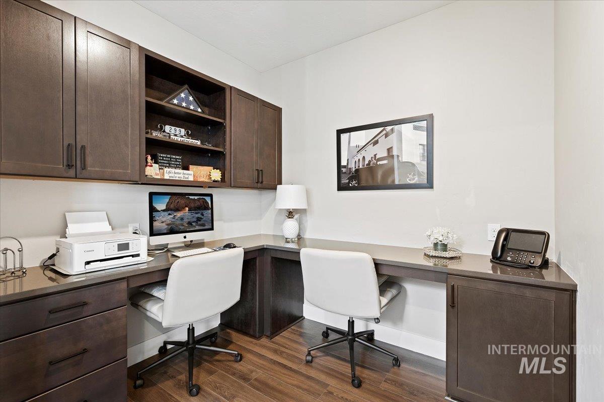 12136 S Glory Ln, Kuna, Idaho 83634-2769, 2 Bedrooms, 2 Bathrooms, Residential For Sale, Price $499,900,MLS 98951844