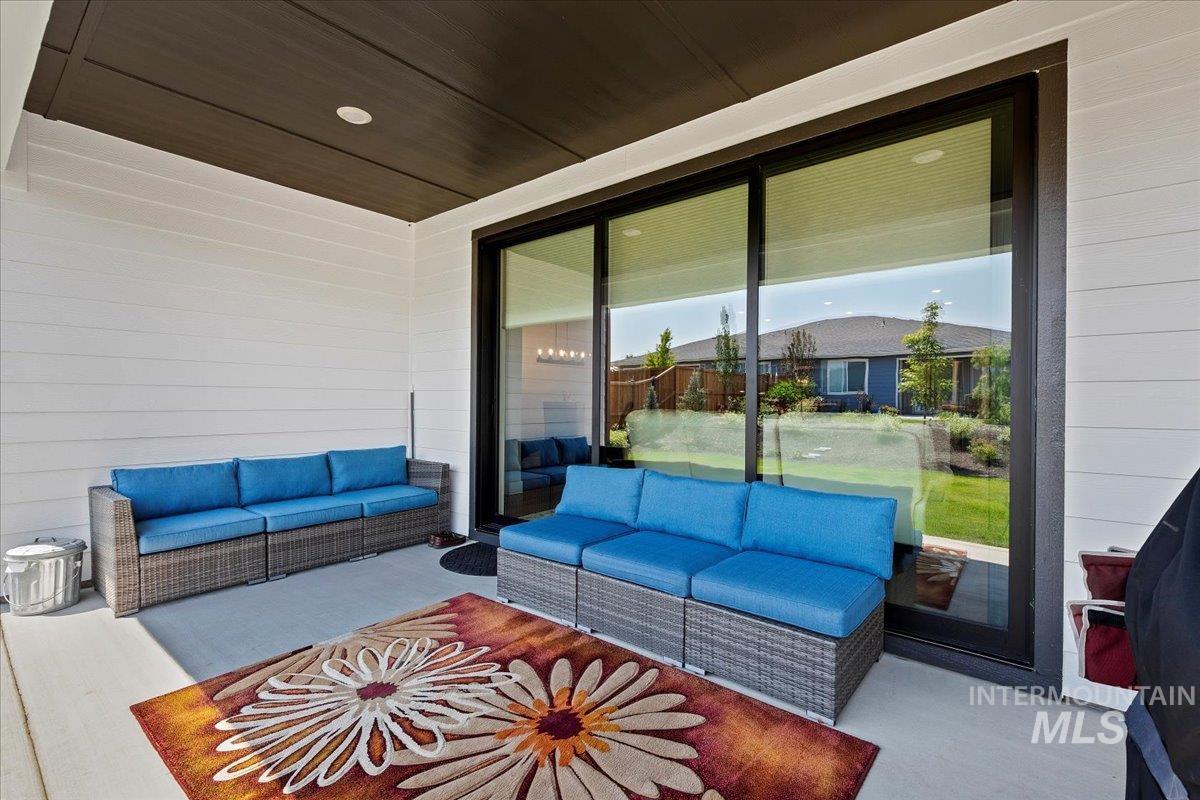 12136 S Glory Ln, Kuna, Idaho 83634-2769, 2 Bedrooms, 2 Bathrooms, Residential For Sale, Price $499,900,MLS 98951844