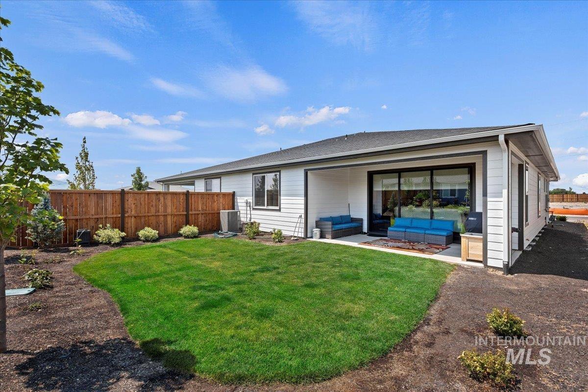 12136 S Glory Ln, Kuna, Idaho 83634-2769, 2 Bedrooms, 2 Bathrooms, Residential For Sale, Price $499,900,MLS 98951844