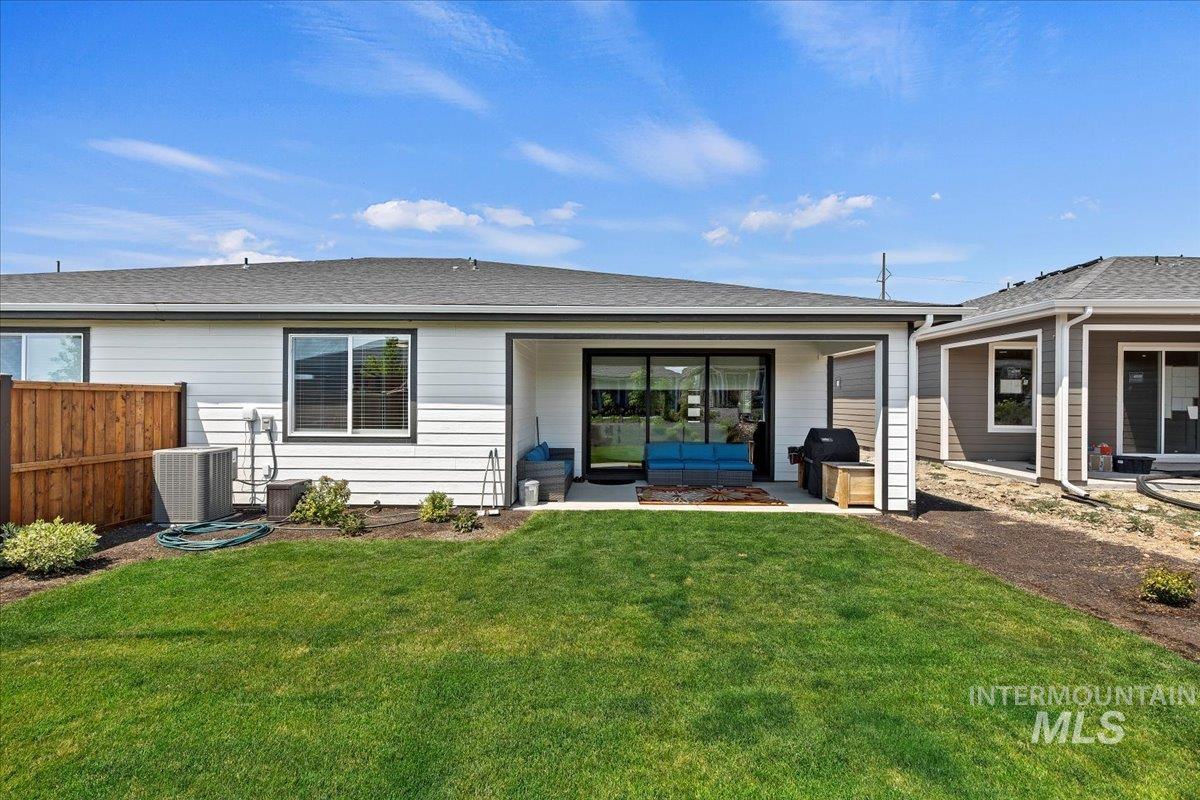 12136 S Glory Ln, Kuna, Idaho 83634-2769, 2 Bedrooms, 2 Bathrooms, Residential For Sale, Price $499,900,MLS 98951844