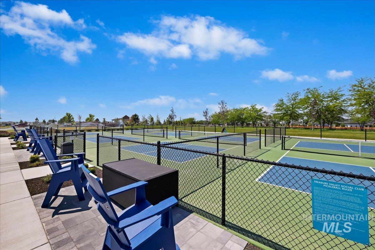 12136 S Glory Ln, Kuna, Idaho 83634-2769, 2 Bedrooms, 2 Bathrooms, Residential For Sale, Price $499,900,MLS 98951844