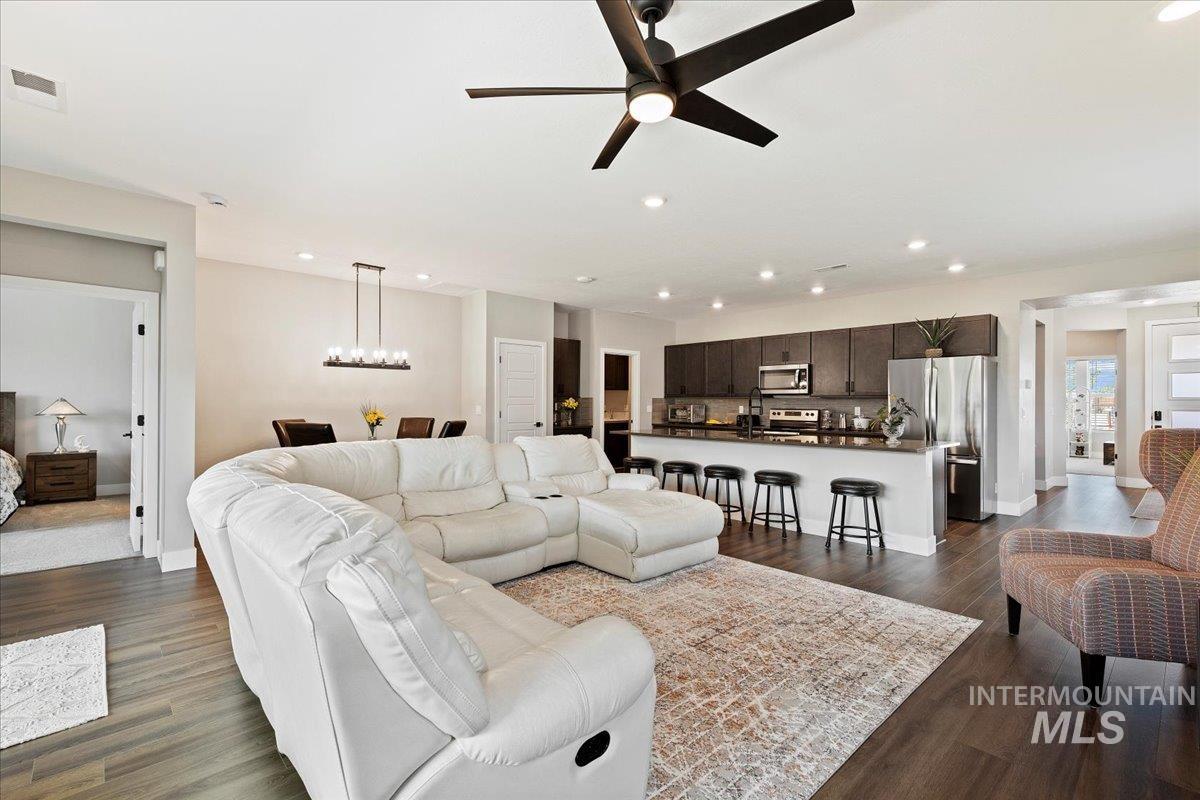 12136 S Glory Ln, Kuna, Idaho 83634-2769, 2 Bedrooms, 2 Bathrooms, Residential For Sale, Price $499,900, 98951844