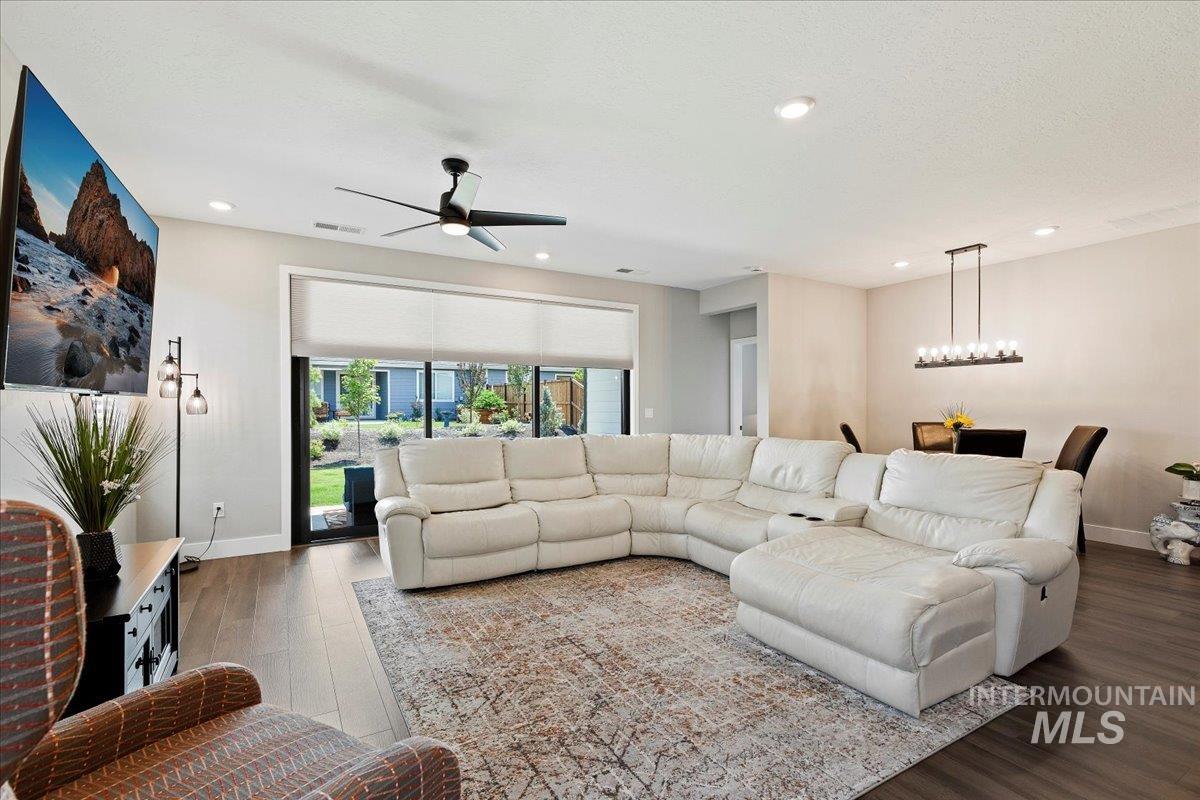 12136 S Glory Ln, Kuna, Idaho 83634-2769, 2 Bedrooms, 2 Bathrooms, Residential For Sale, Price $499,900, 98951844