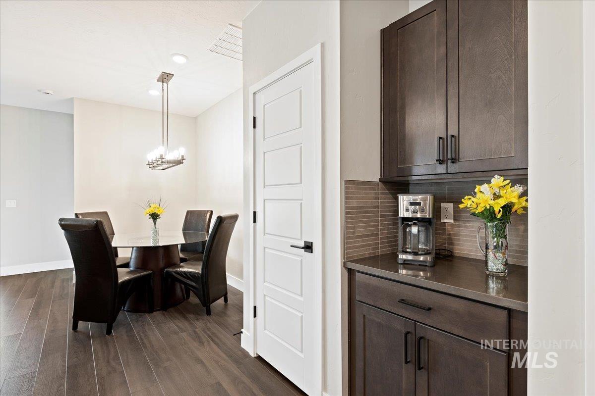 12136 S Glory Ln, Kuna, Idaho 83634-2769, 2 Bedrooms, 2 Bathrooms, Residential For Sale, Price $499,900, 98951844