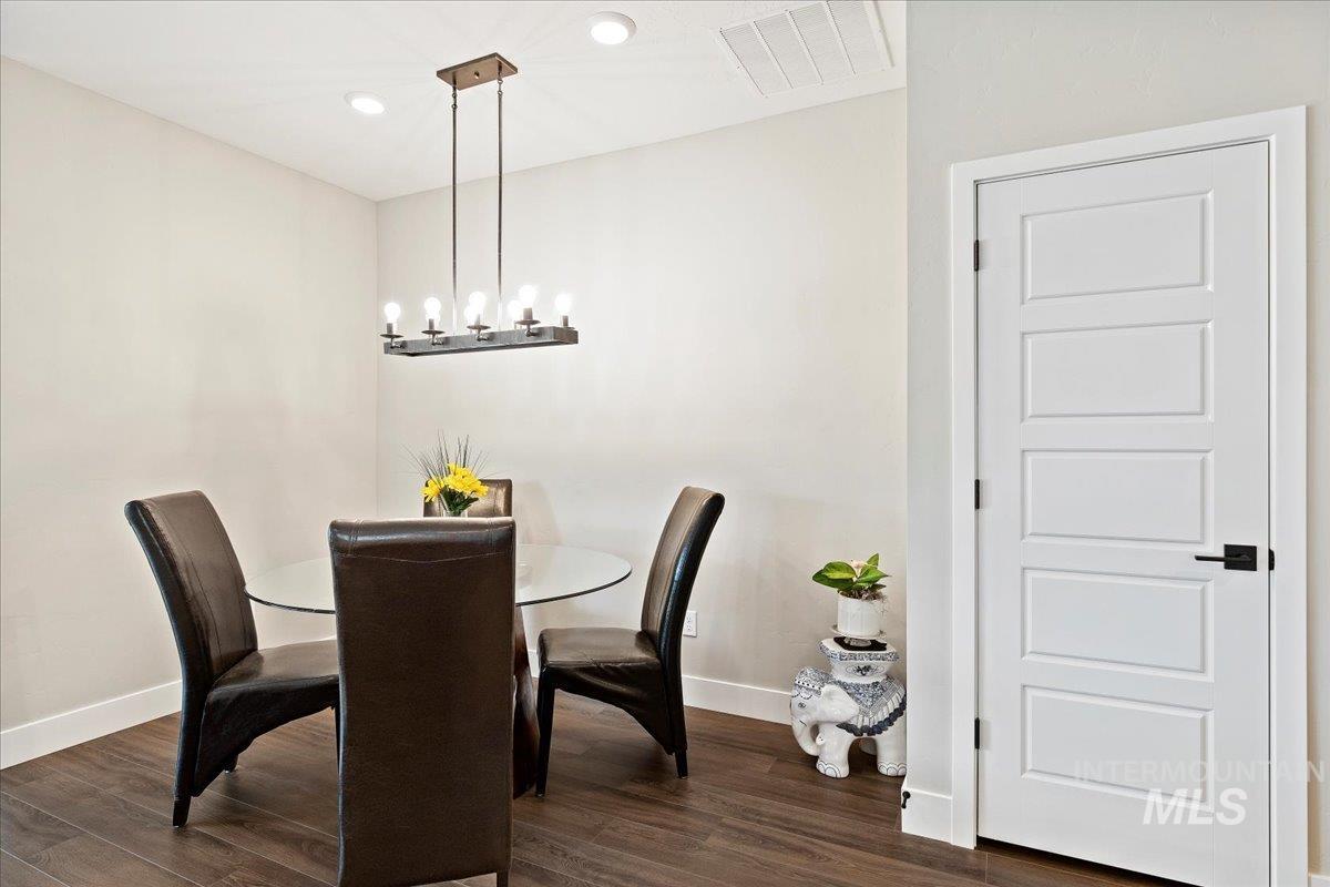 12136 S Glory Ln, Kuna, Idaho 83634-2769, 2 Bedrooms, 2 Bathrooms, Residential For Sale, Price $499,900, 98951844