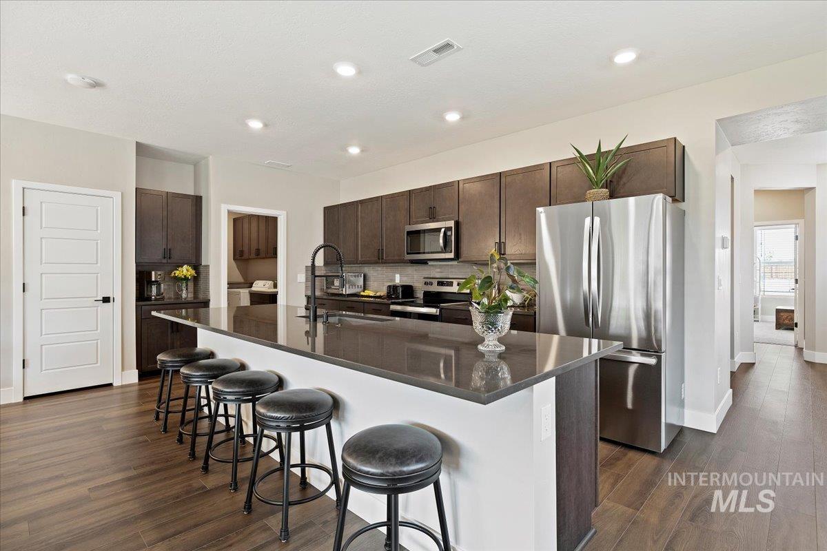 12136 S Glory Ln, Kuna, Idaho 83634-2769, 2 Bedrooms, 2 Bathrooms, Residential For Sale, Price $499,900,MLS 98951844